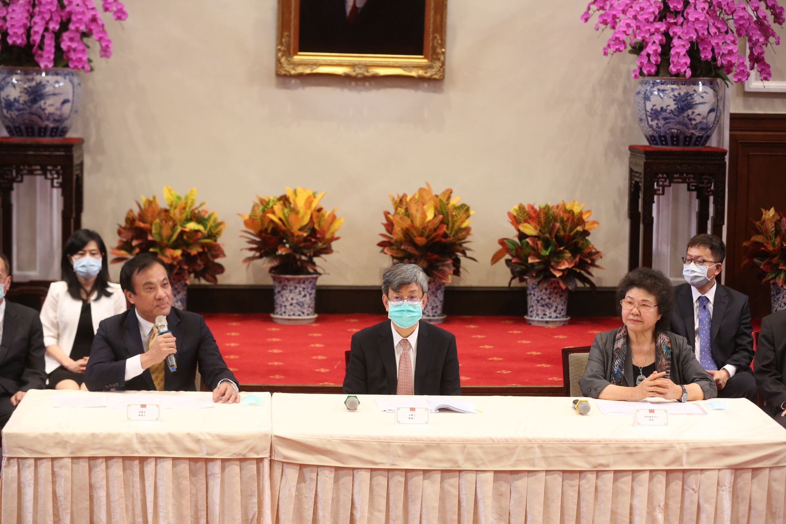 前副總統陳建仁（前排中）今公布監察院長被提名人陳菊等27位監委被提名人。