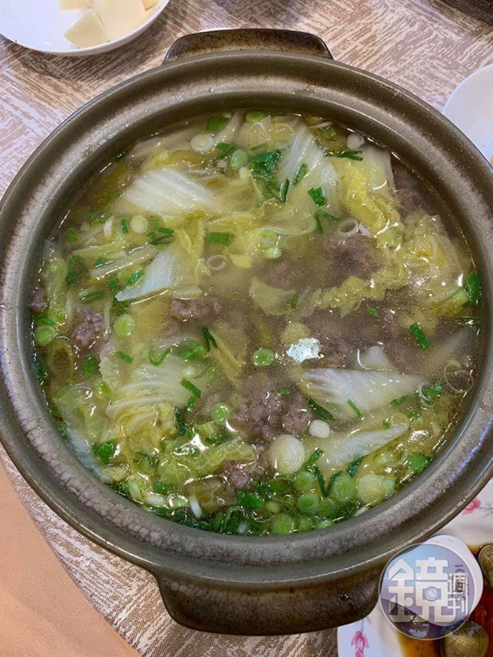 在明福台菜拍攝的正版牛肉羹。
