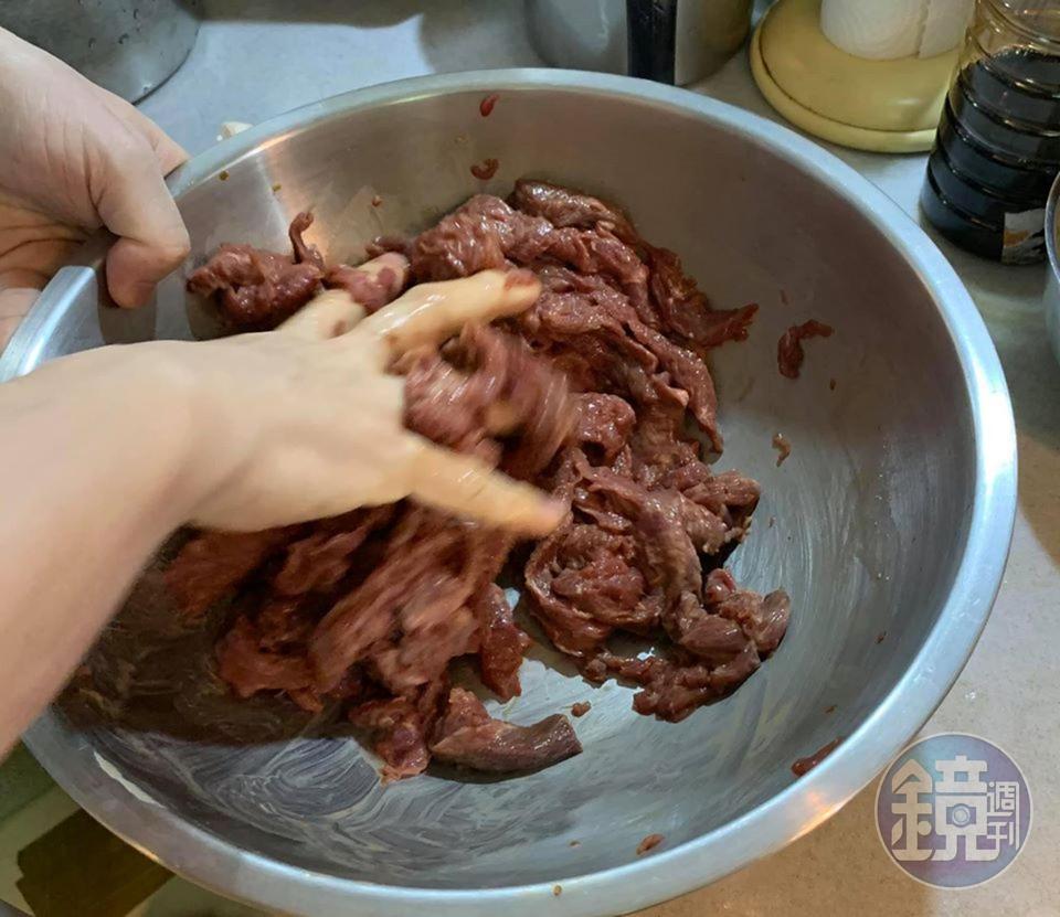 繼續搓揉，再一張。
