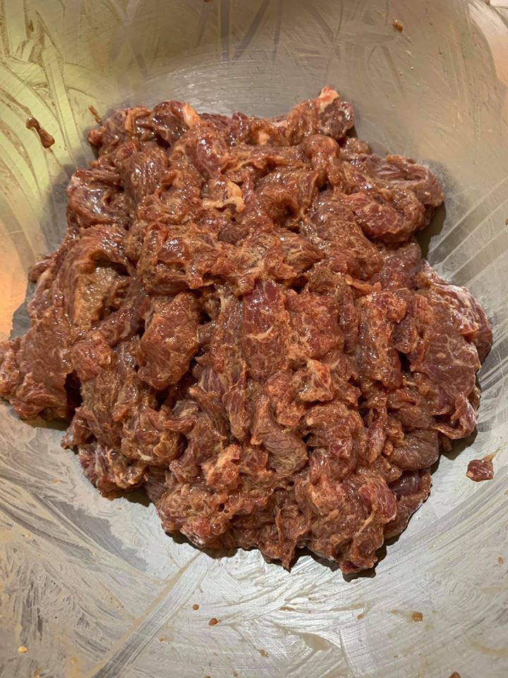牛肉搓揉完畢靜置。