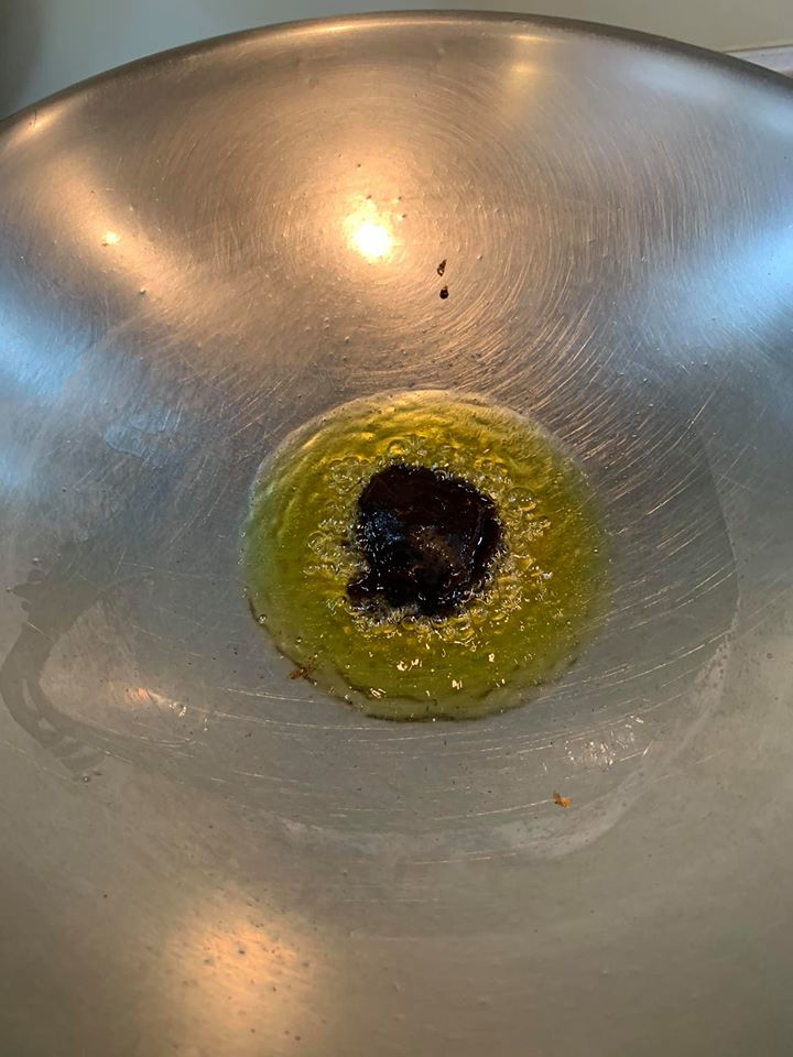 入甜麵醬炸，我認為這之所以叫炸醬。