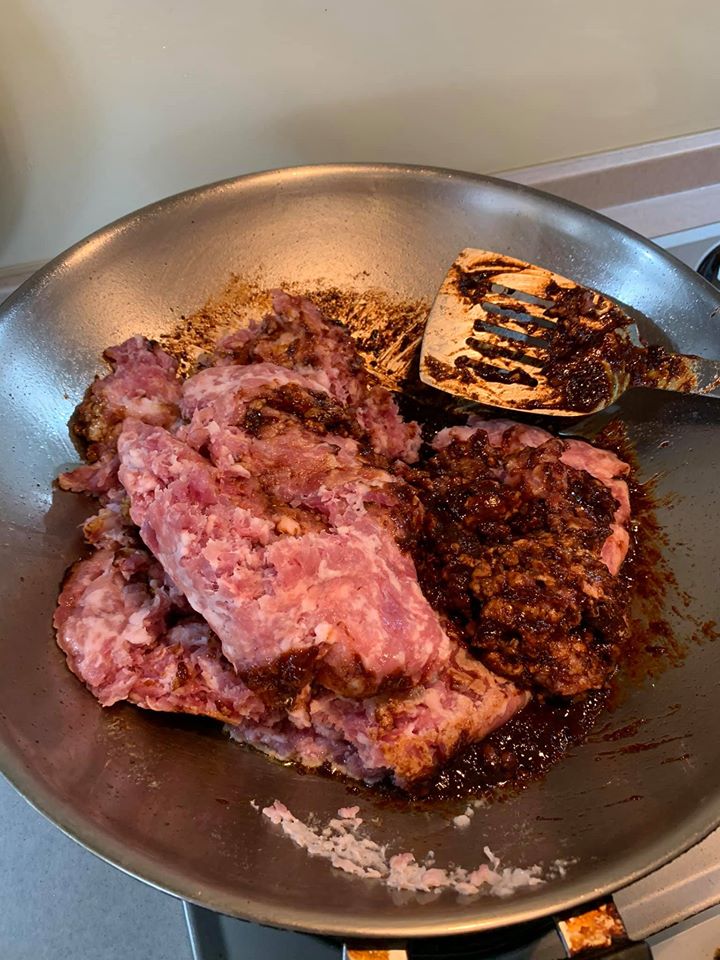 4包絞肉全部放入。