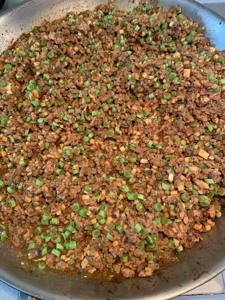 略加水分後，把所有食材拌勻。