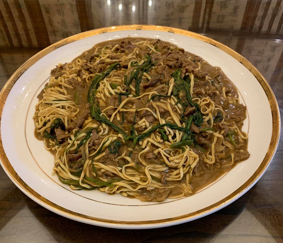 這道家常的「咖哩牛肉炒麵」，是我家看費德勒比賽時必吃的食物。