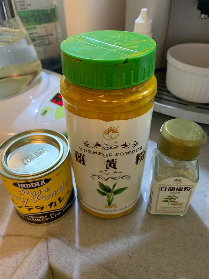做九如菜用的調味料。
