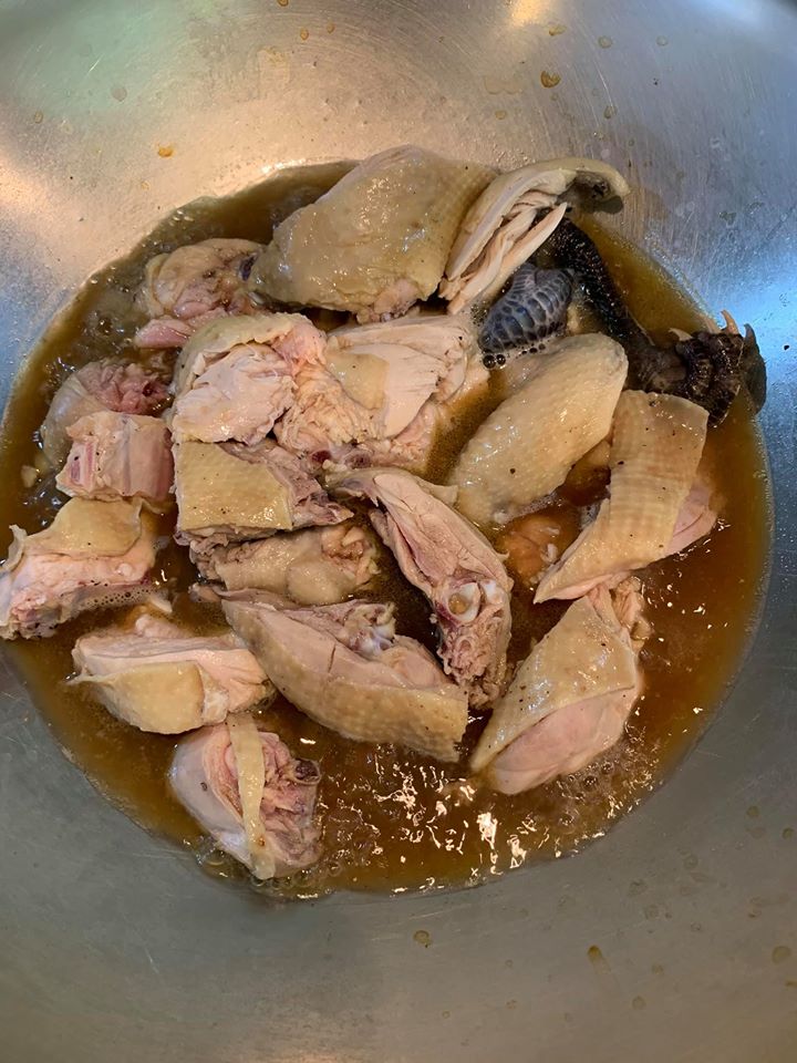 大火煨煮10分鐘，讓酒味散去。