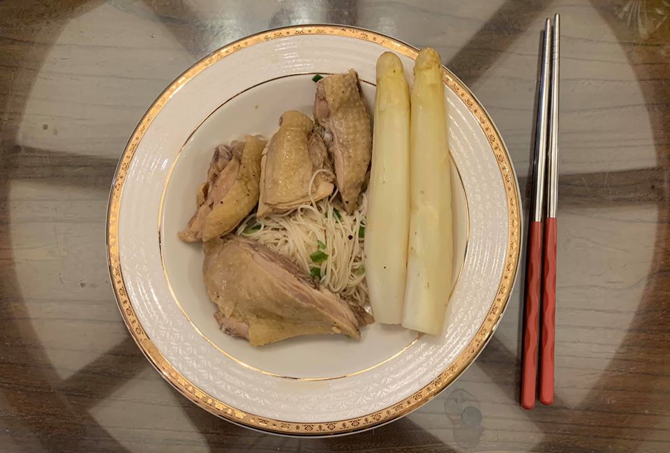 玫瑰花雕雞麵線加雞汁白蘆筍，所有湯汁都沒有浪費，非常美味。