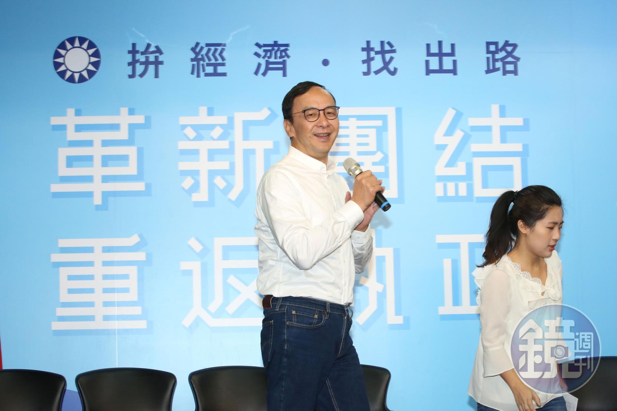 今年選後國民黨形勢大壞，黨主席缺貨，朱立倫是僅存大咖，若真愛國民黨，就該去高雄領銜當一回壯士。