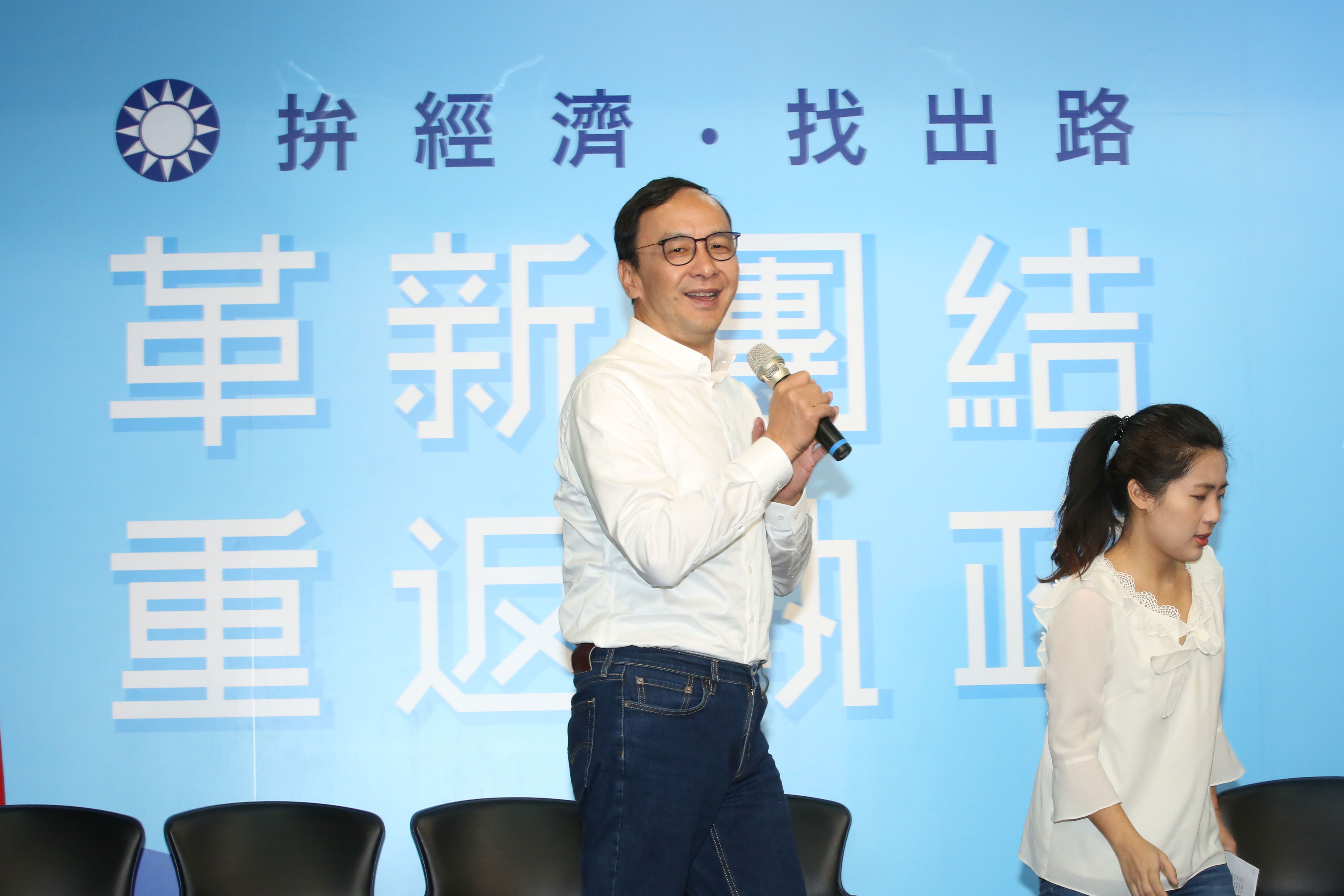 今年選後國民黨形勢大壞，黨主席缺貨，朱立倫是僅存大咖，若真愛國民黨，就該去高雄領銜當一回壯士。