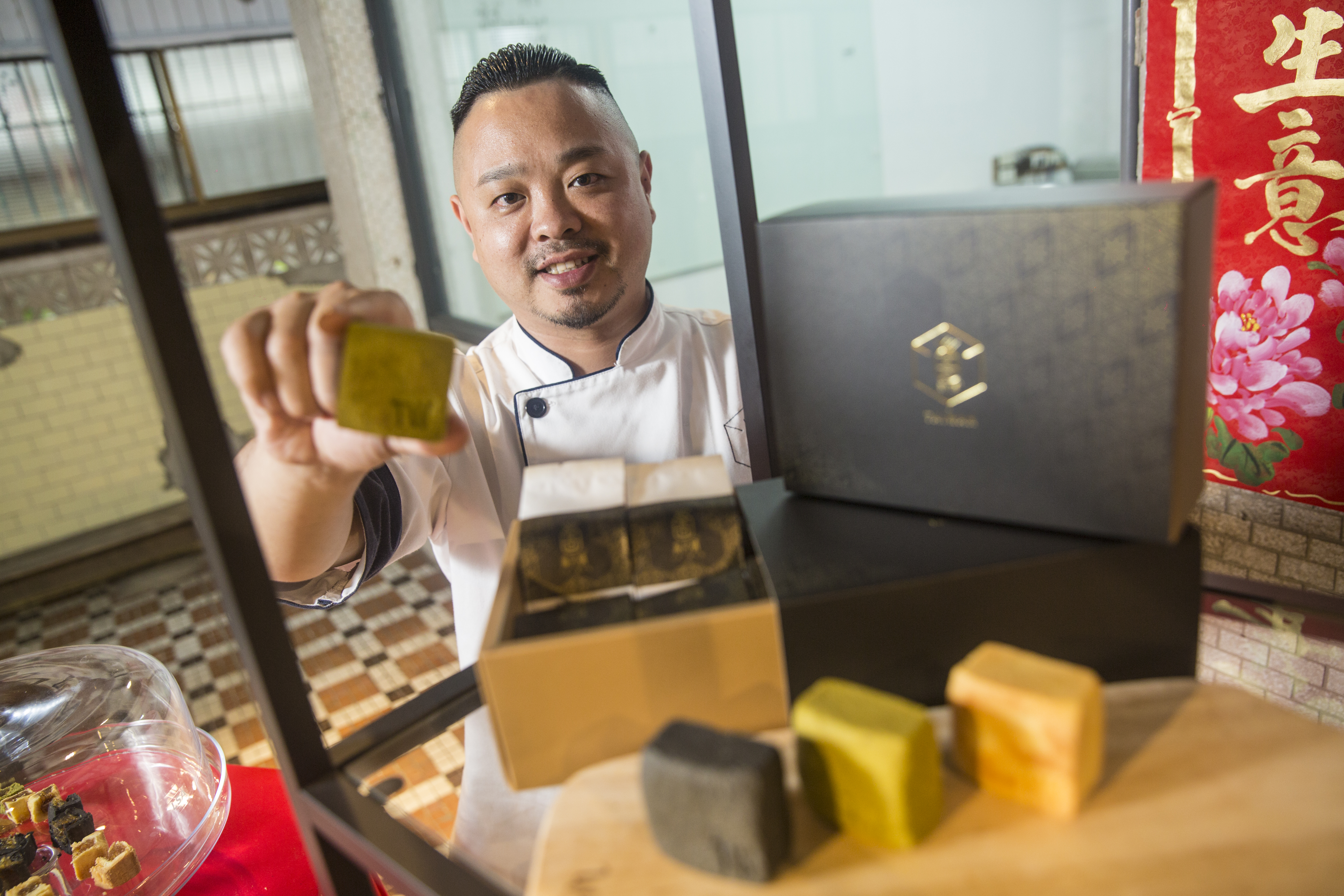 高吉良原是烘焙界的門外漢，因韓國籍的妻子愛吃鳳梨酥而創業。