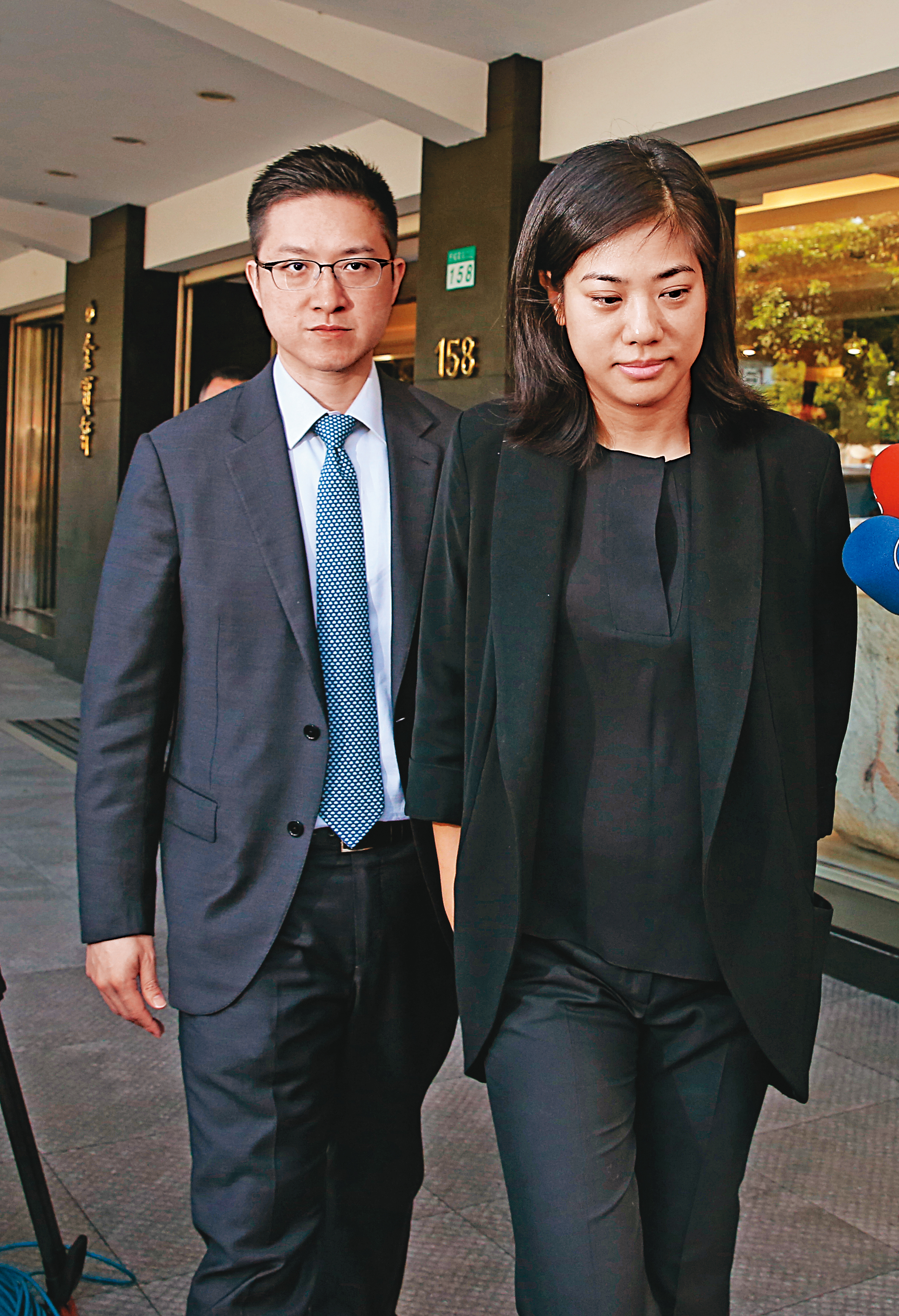 吳欣儒（右）和許丙曾孫許元禎（左）結婚多年，夫妻感情甚篤。