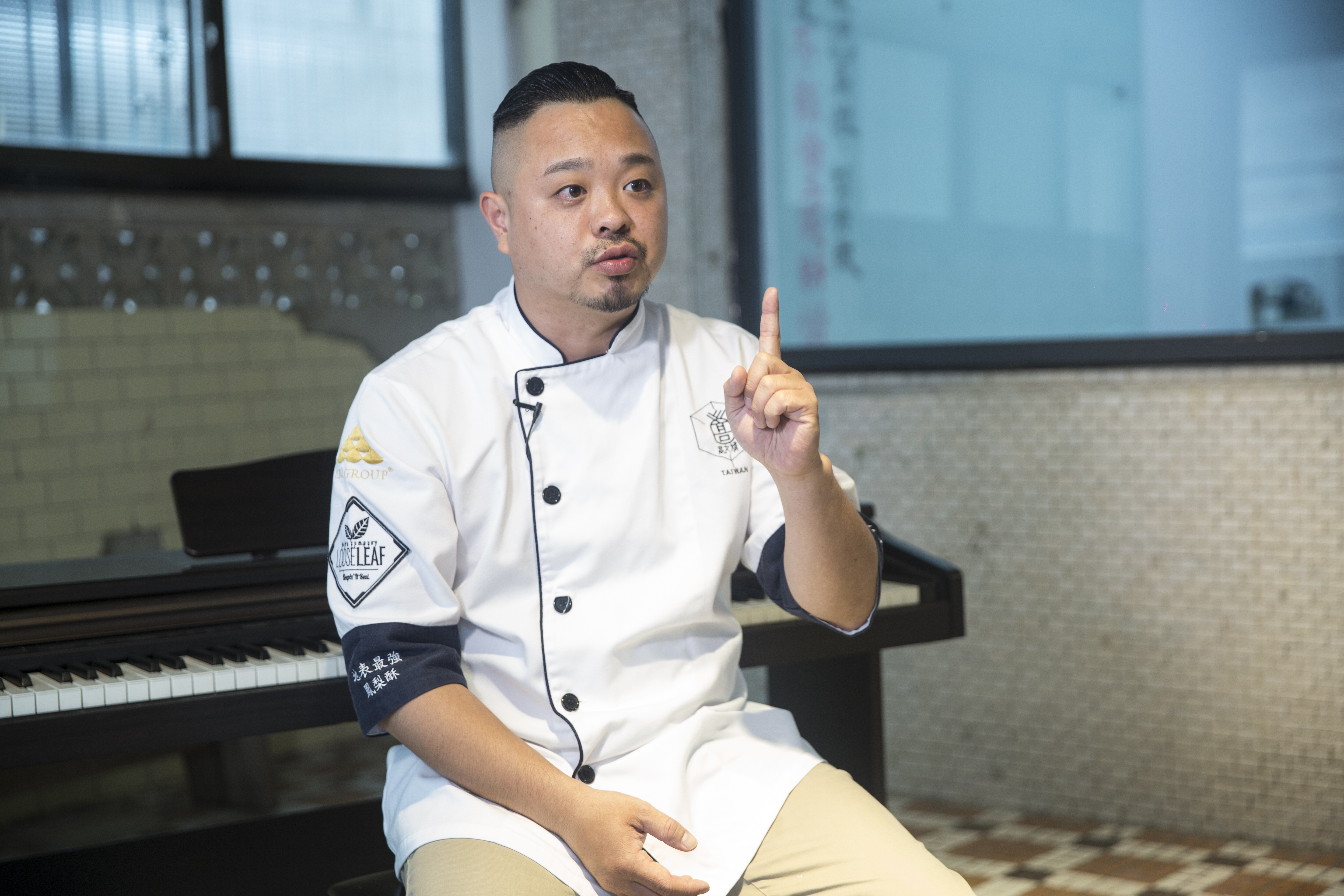有一次高吉良再度因行李超重被航空公司罰錢，他上社群平台發文抱怨，沒想到意外促成一段商機。