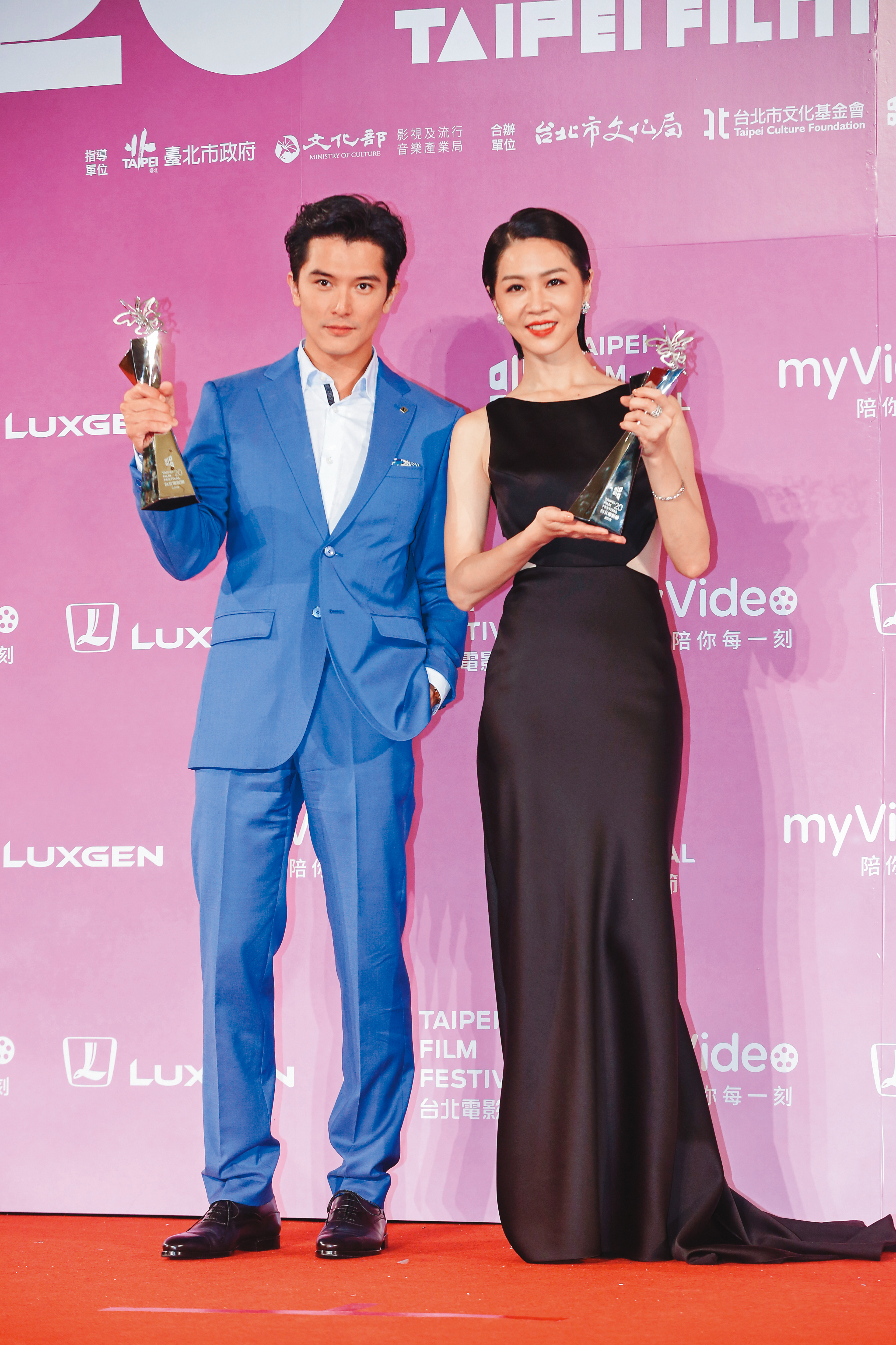 除了演技愈來愈受肯定,邱澤(左)的個性據他自己形容,已經改了很多。右為謝盈萱。