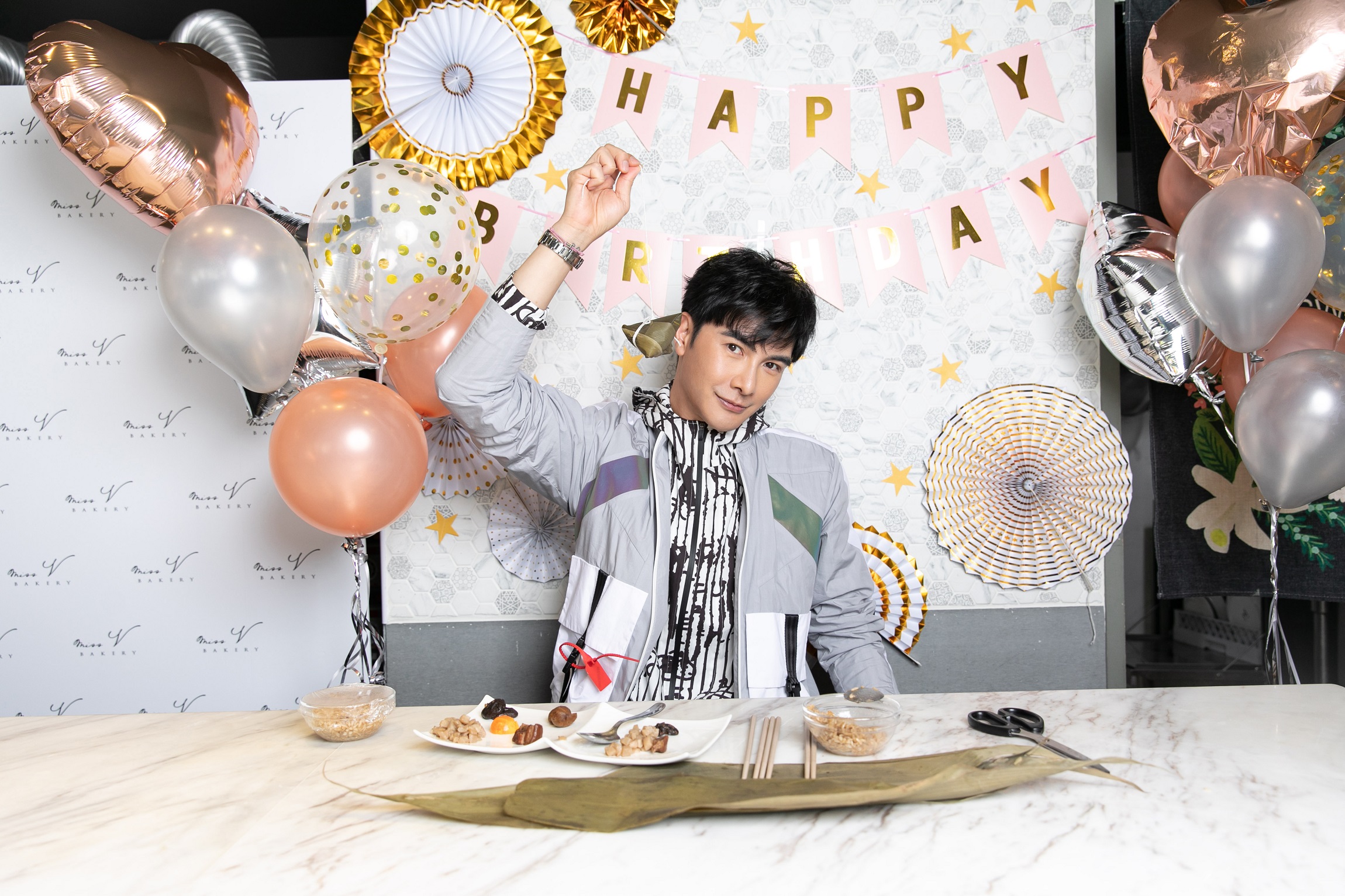 謝佳見線上直播和粉絲一起慶生。（藝和創藝提供）