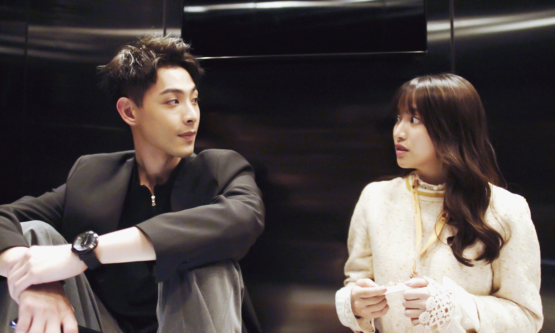 連晨翔（左）在《浪漫輸給你》中暗戀蔡瑞雪。（三立提供）