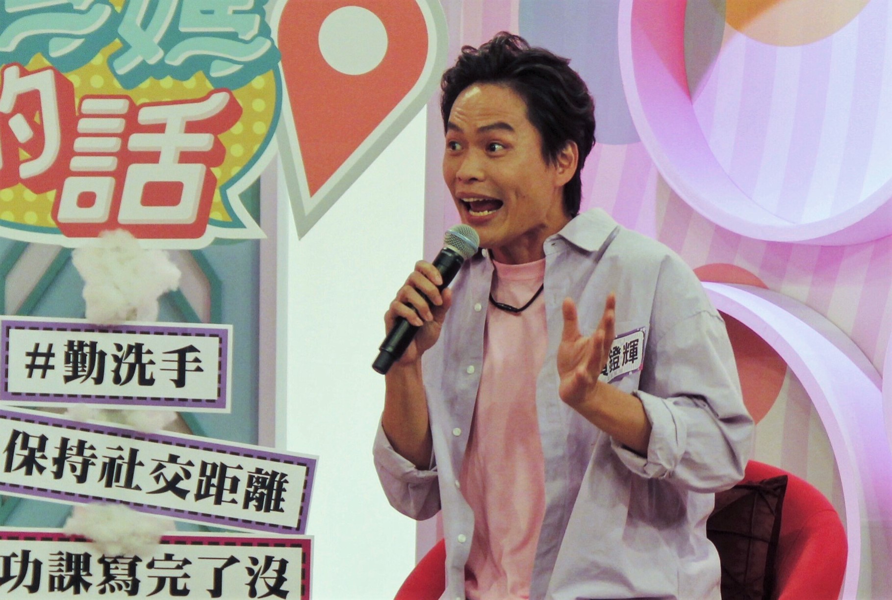 黃鐙輝上節目爆料小兒子模仿他站著上廁所，半夜在外婆頭上小便。（年代提供）