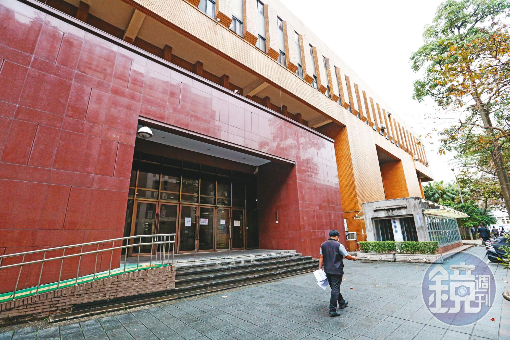 頴川建忠的千億元財產爭奪戰,老臣陳清福被告進北院(圖)。