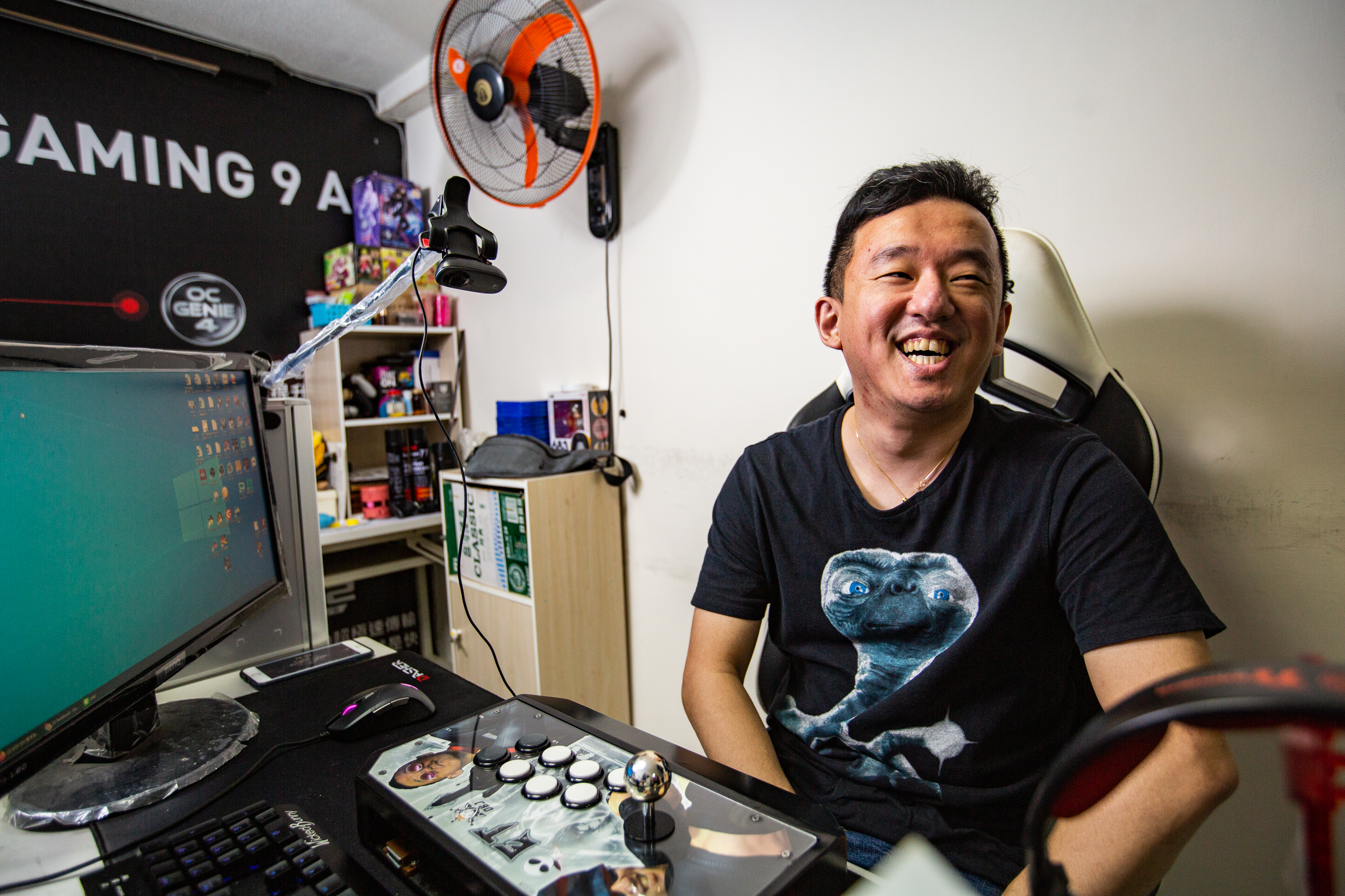 由於格鬥遊戲打法怪異、難以被預測，林家弘被玩家取了外號「ET」，後來成為他的玩家代號。採訪這天他也穿著外星人服裝受訪。