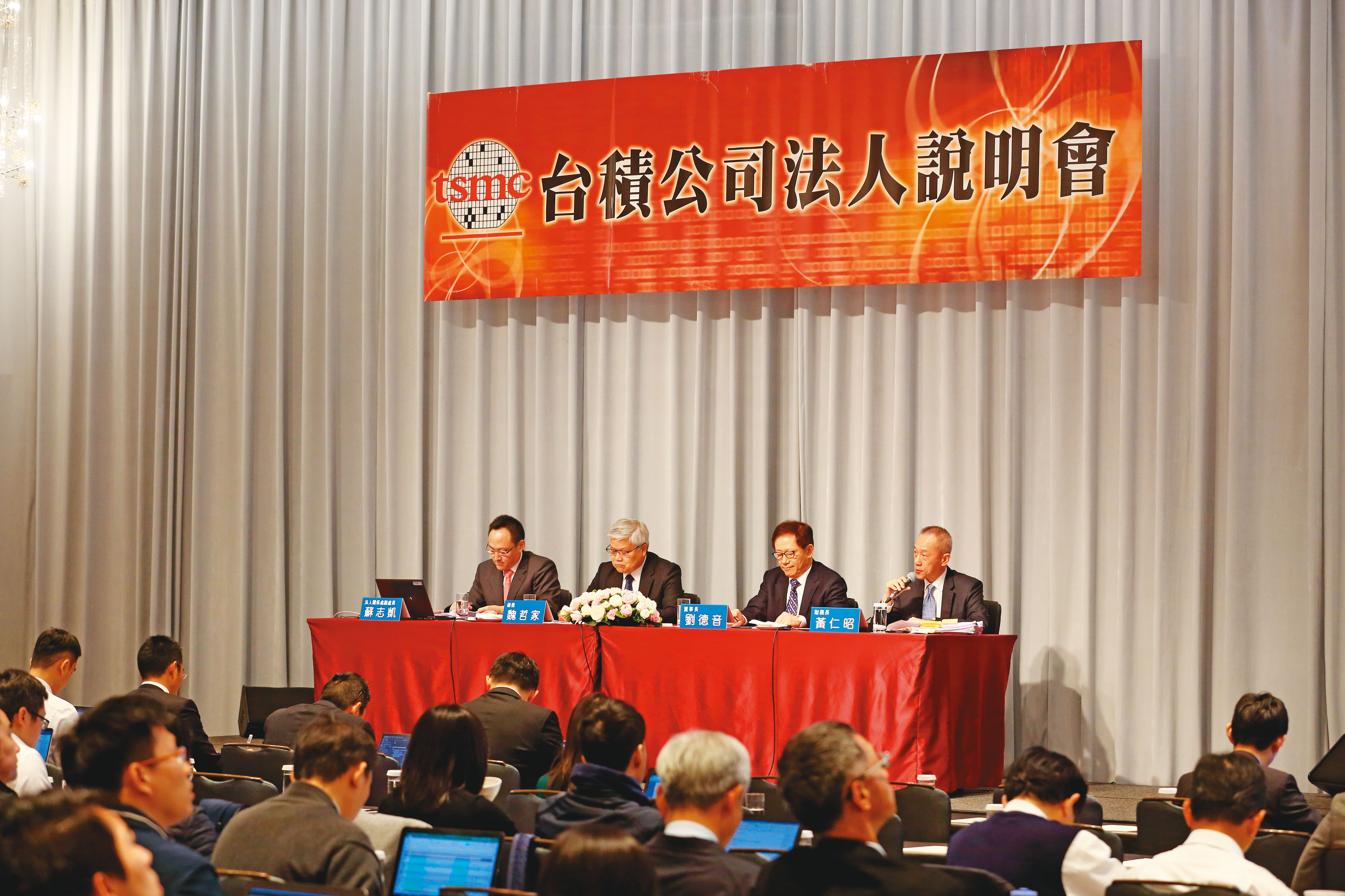 公司未來願景經常透過法說會傳遞,陳啟祥因此特別關注法說會內容。
