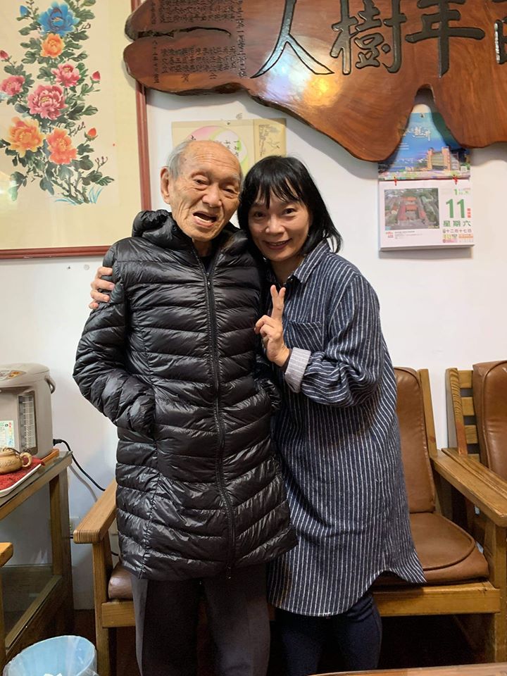 楊翠(右)與父親楊建(左)合影。(楊翠提供)