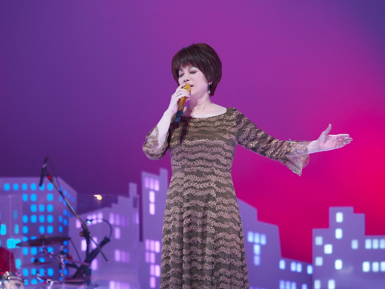 蔡琴久違螢光幕開唱，在節目《音樂萬萬歲4》唱了多首名曲。（公視提供）