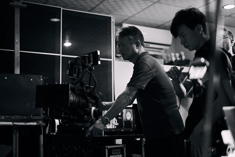 韓允中（左）拍紀錄片以來，學會不斷調整心態與做法。（貝殼放大提供）