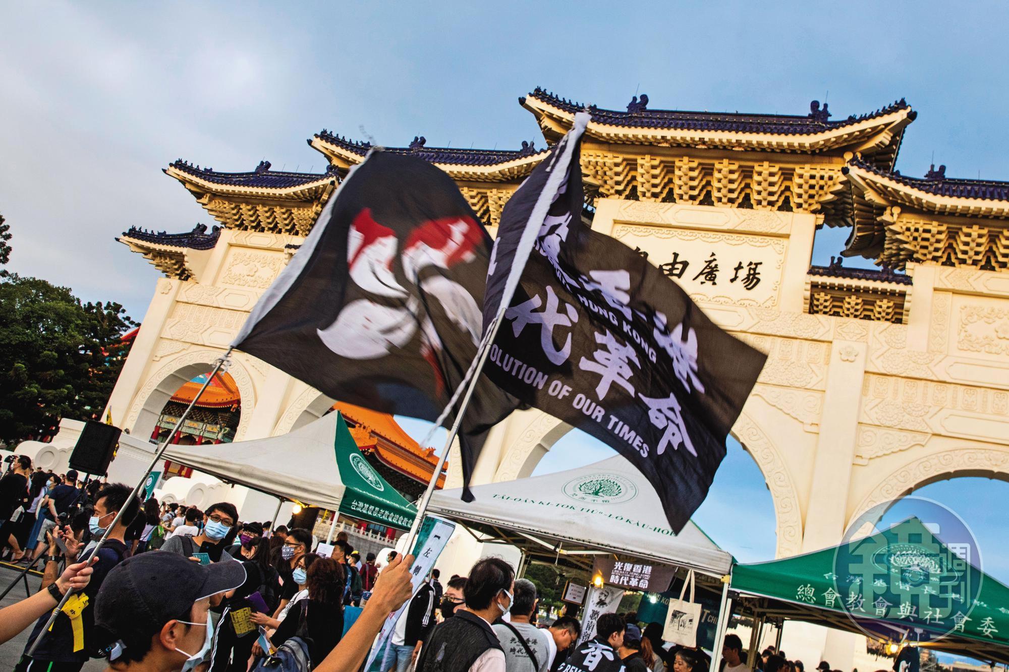 6月13日,反修例1週年活動與晚會在自由廣場舉行,不少在台港人都出席支持。
