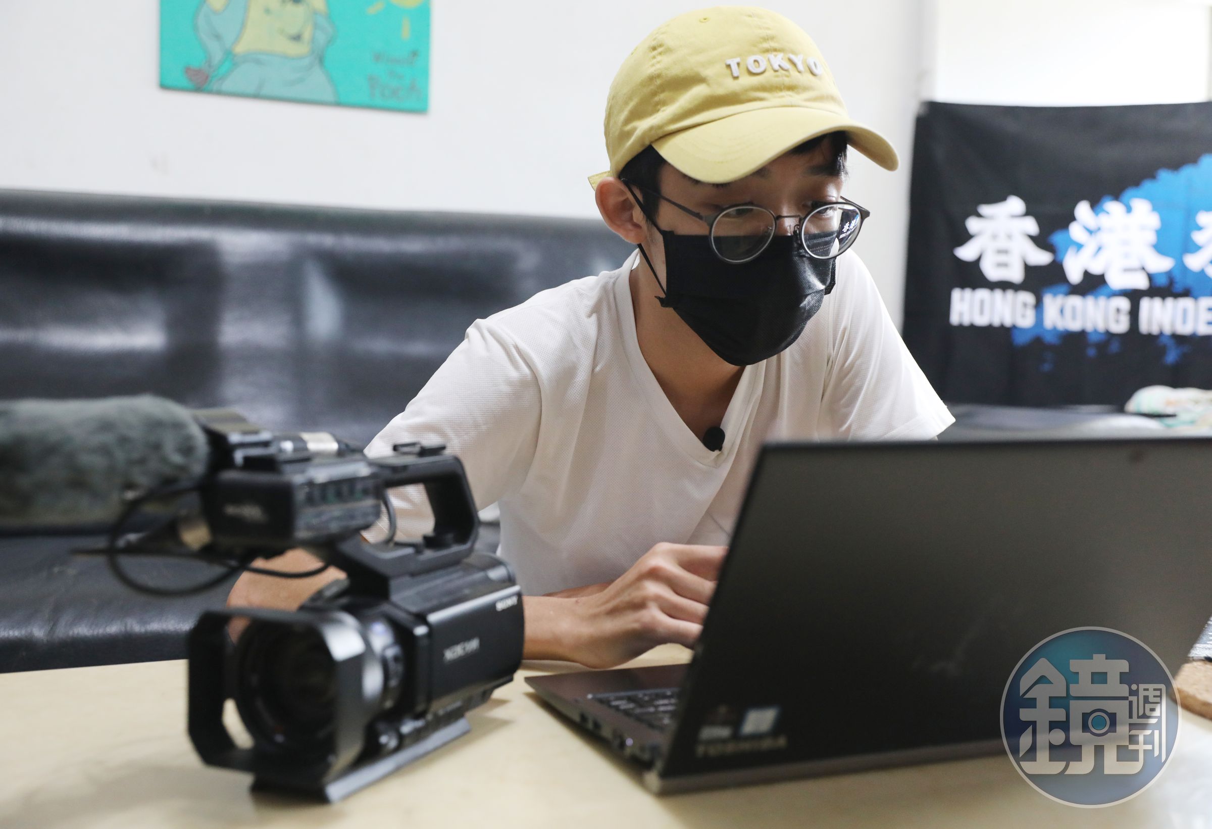 約克在香港時是攝影記者，來台後仍外包形式拍片、剪片，他希望未來能在台灣繼續媒體相關工作。