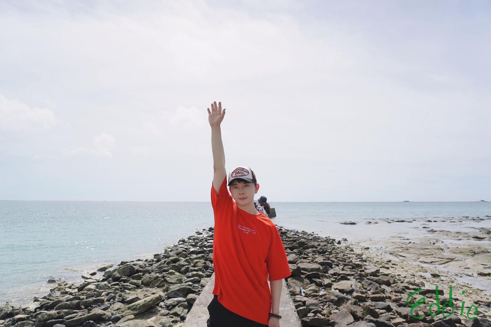 曾和張栢芝、阮經天、古天樂等眾多藝人合作的經紀人陳孝志，特地抽空到澎湖度假。（陳孝志提供）