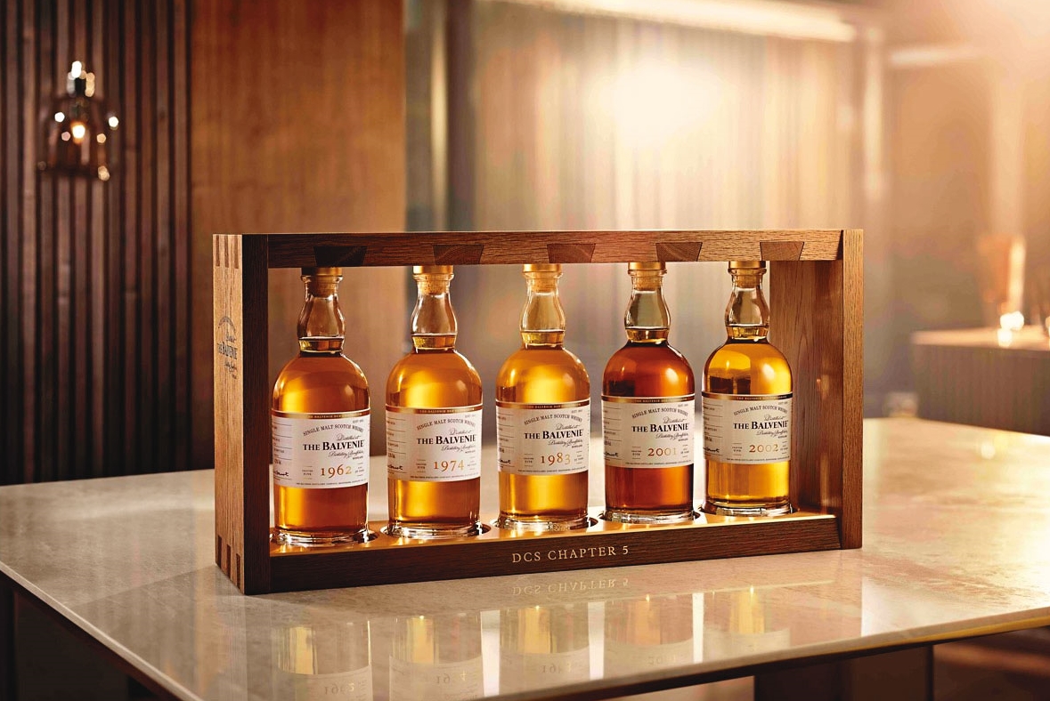 百富首席調酒師典藏系列繼前4章主題「酒廠風格」「橡木桶的影響」「酒窖管理的祕密」「期待中的驚喜」，終於來到最終章「調酒大師的特權」。