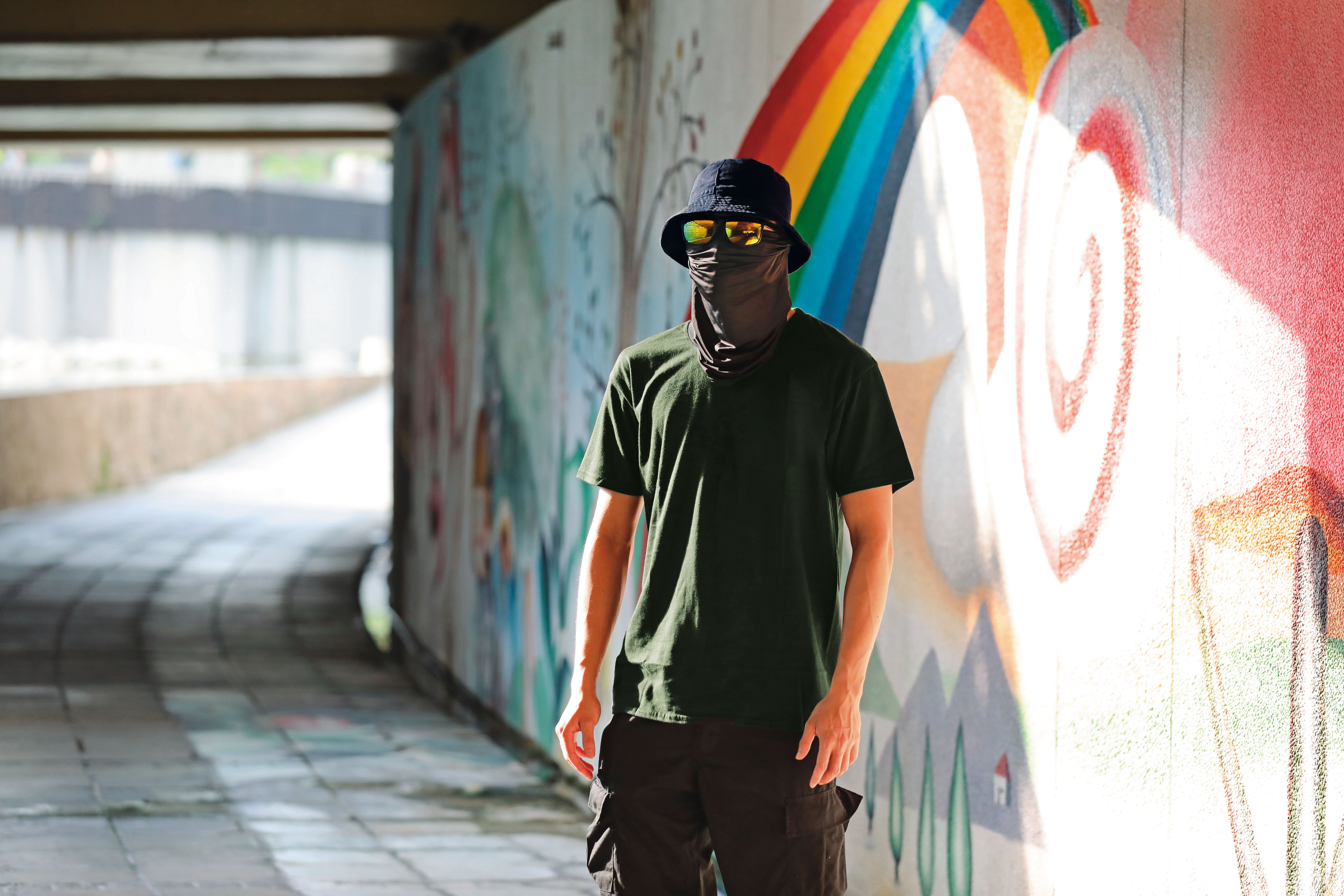 尼克來台後，錯信了號稱能幫他申請簽證和居留權的人士，受到軟禁一般的待遇。