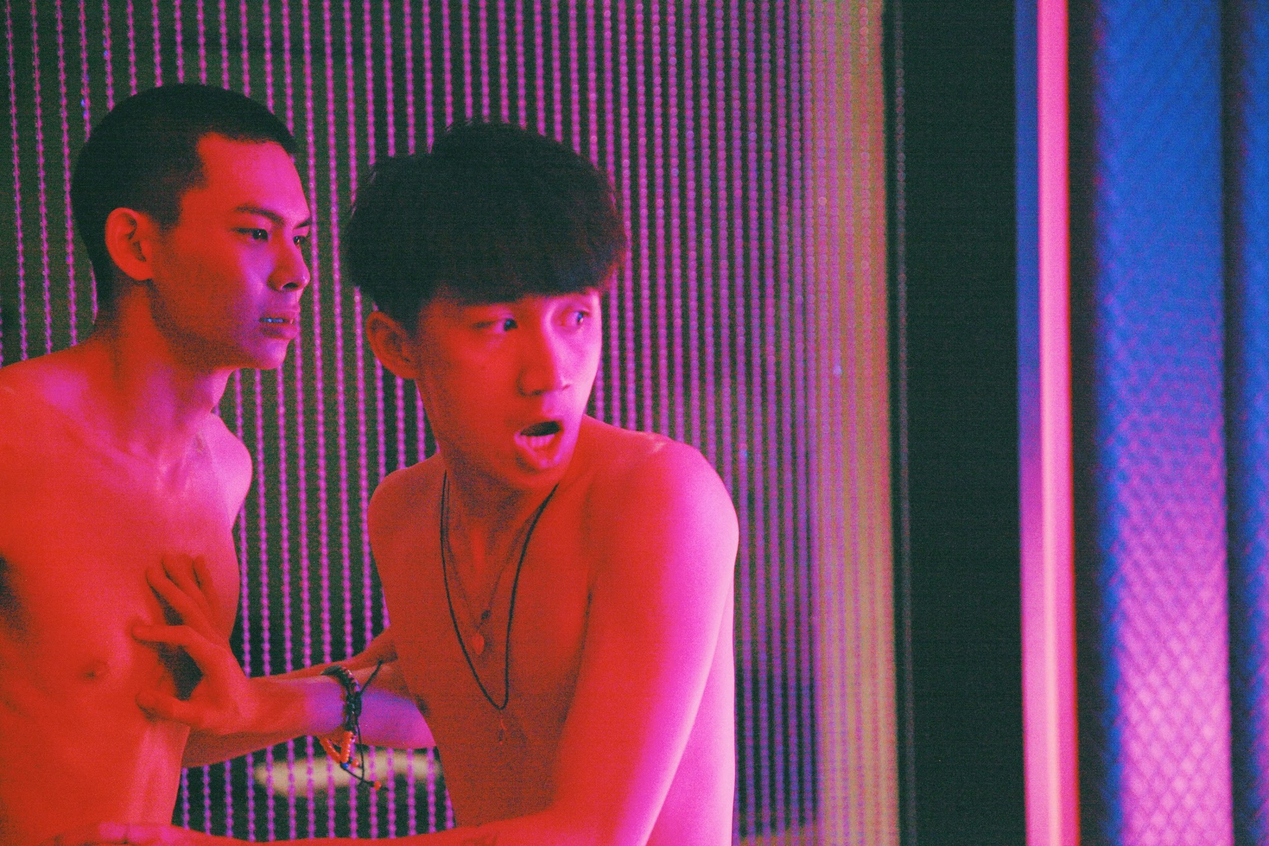 《破處》中的楊懿軒（左）與吳肇軒（右）飾演賀爾蒙滿滿的18歲男孩。 （双喜電影提供）