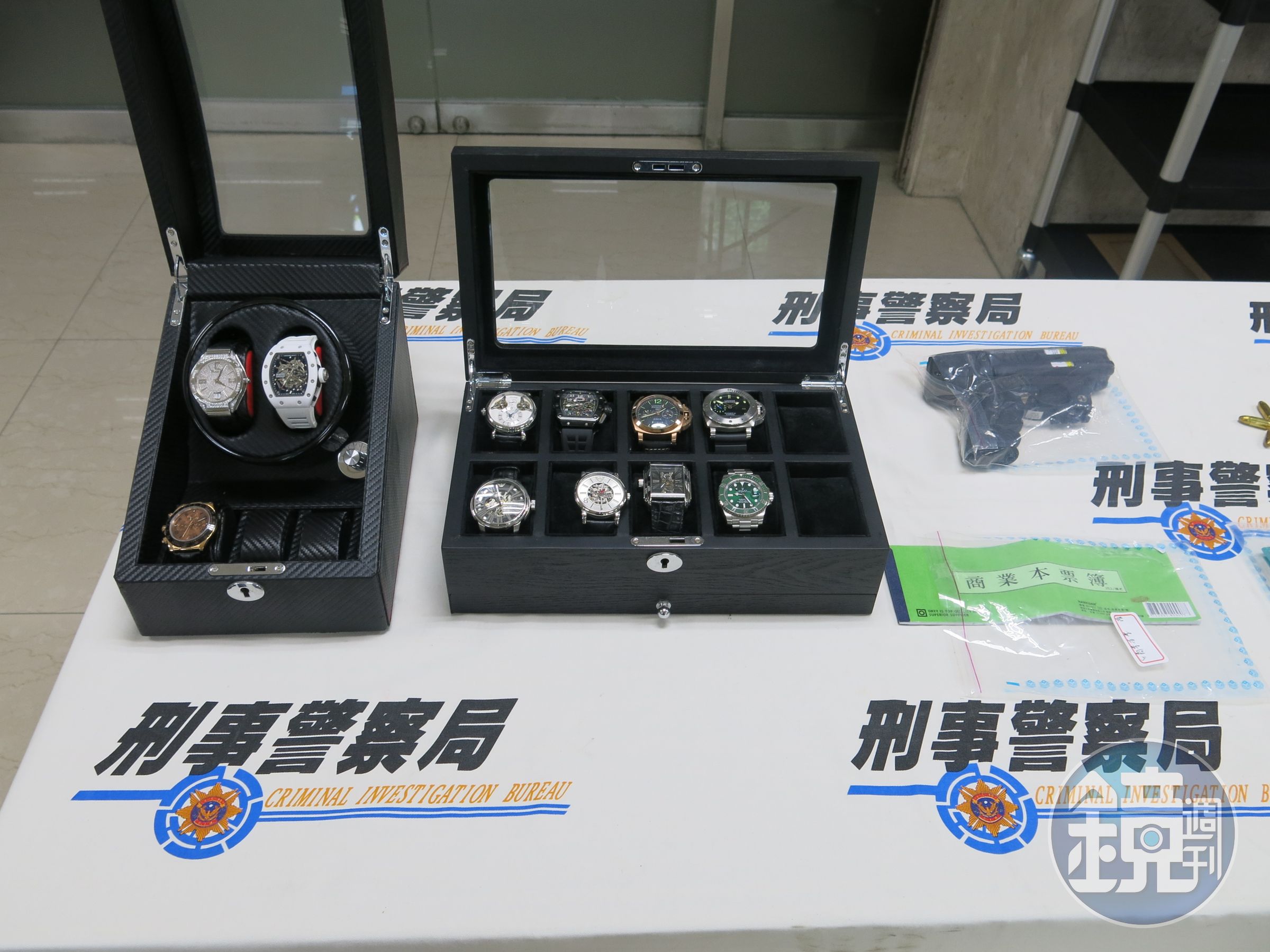 許嫌嗜好收藏勞力士、沛納海等名錶，市價超過千萬元。（刑事局提供）
