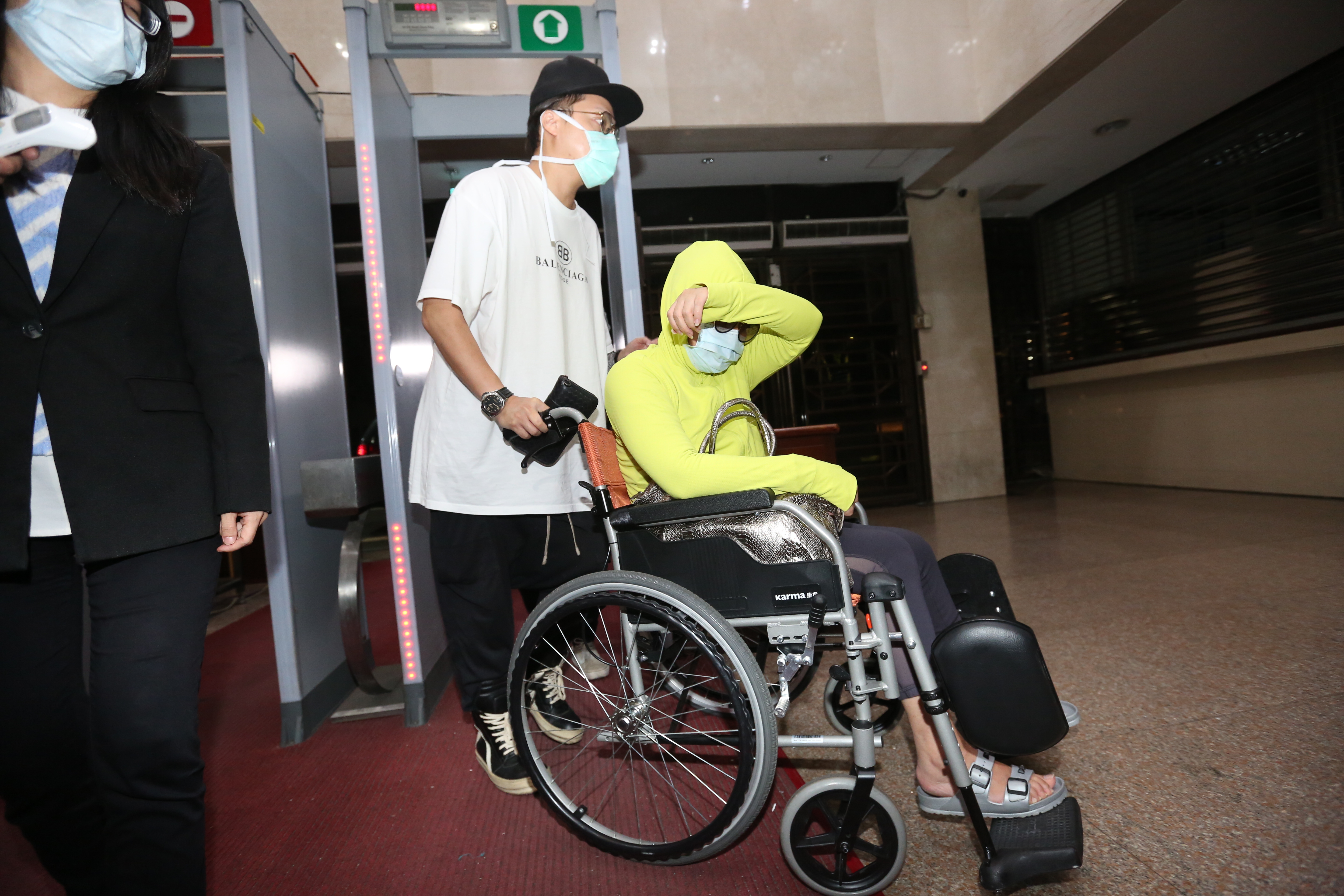 黃琪（黃衣）原本只打算詐騙口罩，後來又追加要求酒精棉片，結果被中衛揭穿。（本刊資料照）