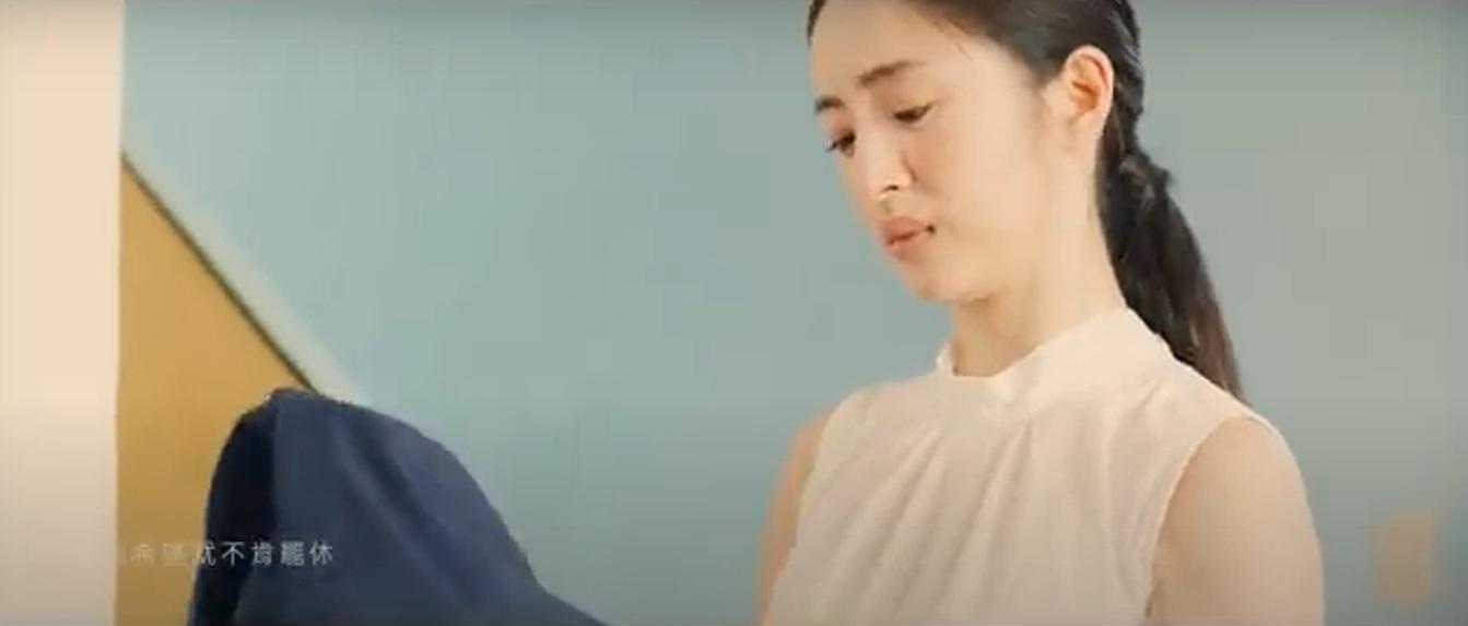 林依晨為了詮釋劇中人物，不但身材暴瘦，臉頰也有消瘦許多。（翻攝自youtube）