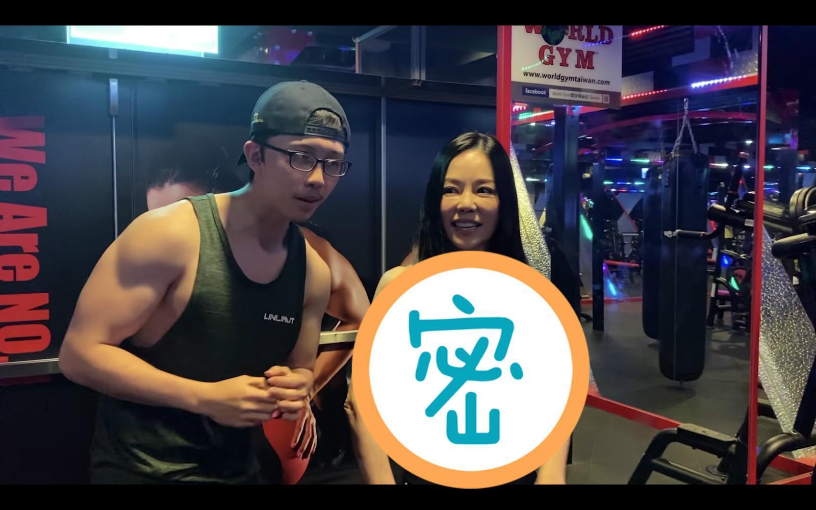 孫安佐邀請母親狄鶯來到Youtube頻道,進行各種「操爆」她的訓練。(翻攝孫安佐Youtube頻道)