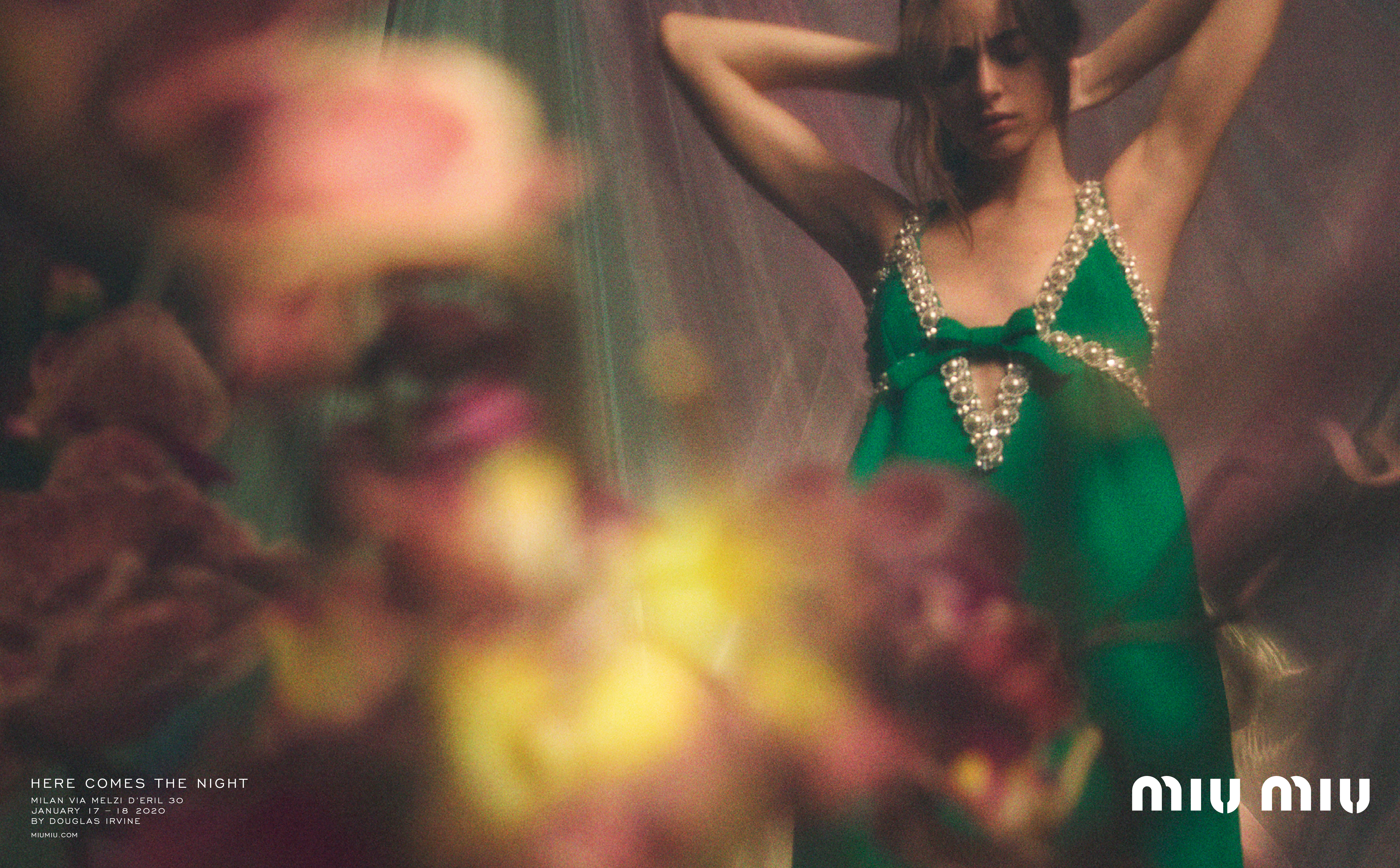 MIUMIU推出早秋廣告，找來攝影師Douglas Irvine，以他的鏡頭喚醒夢幻般的內心世界。（MIUMIU提供）