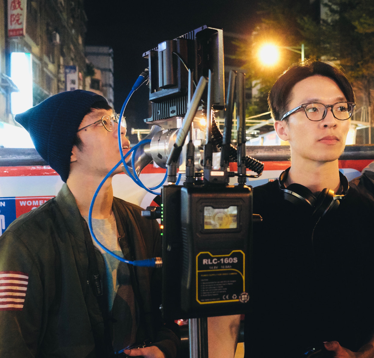 盧子杰（左）為哥哥盧子安（右）的電影創作配樂，他的感想是：「不能用吉他真是把我苦惱死了。」（愛貝克思提供）