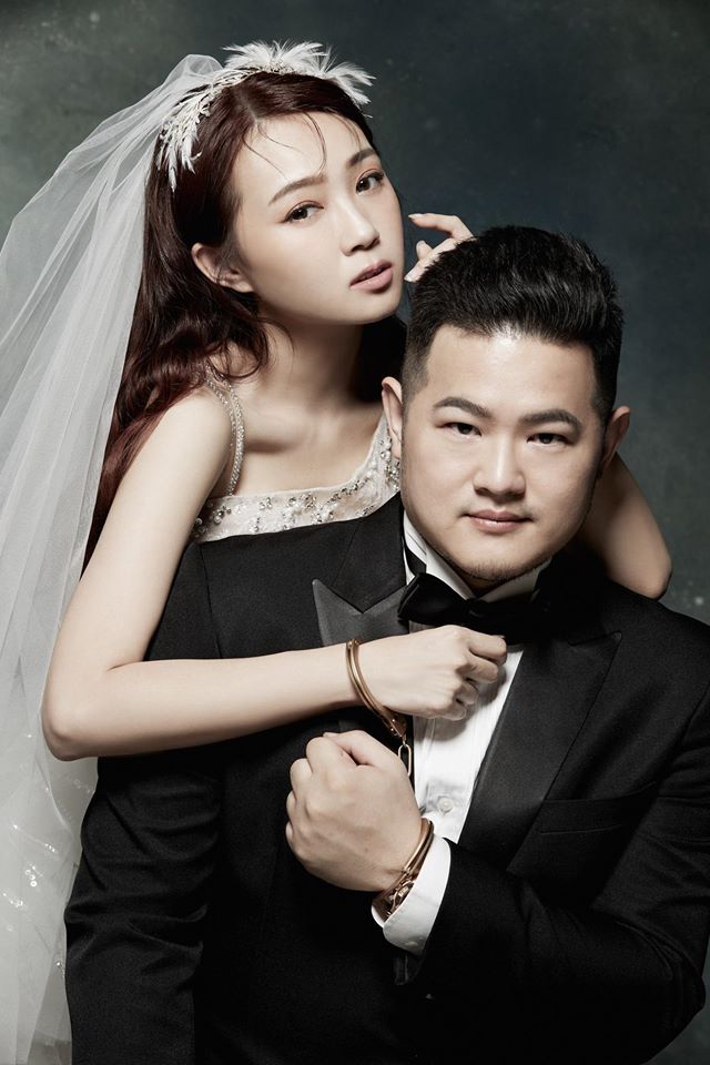 丫頭與另一半王惟立上月登記結婚。(翻攝自丫頭臉書)