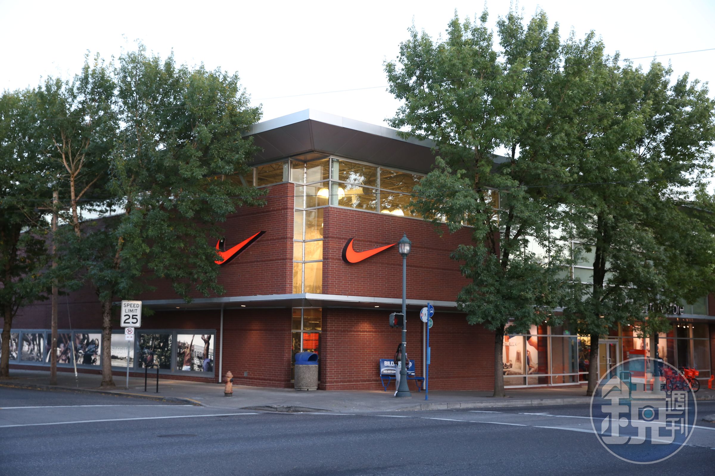 Nike最新財報顯示虧損7.9億美元，預告將進行2階段裁員。（本刊資料照）