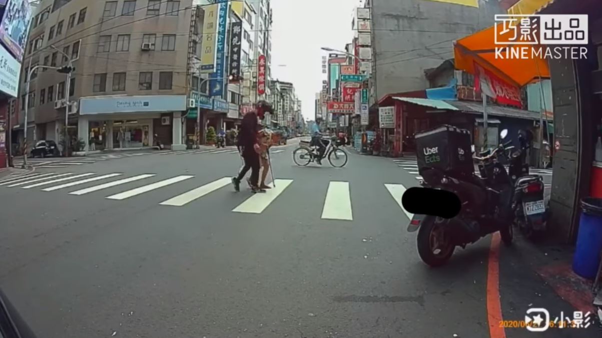 外送員違停原因太暖心，網友狂讚「暖男耶！」（翻攝自「爆廢公社」）