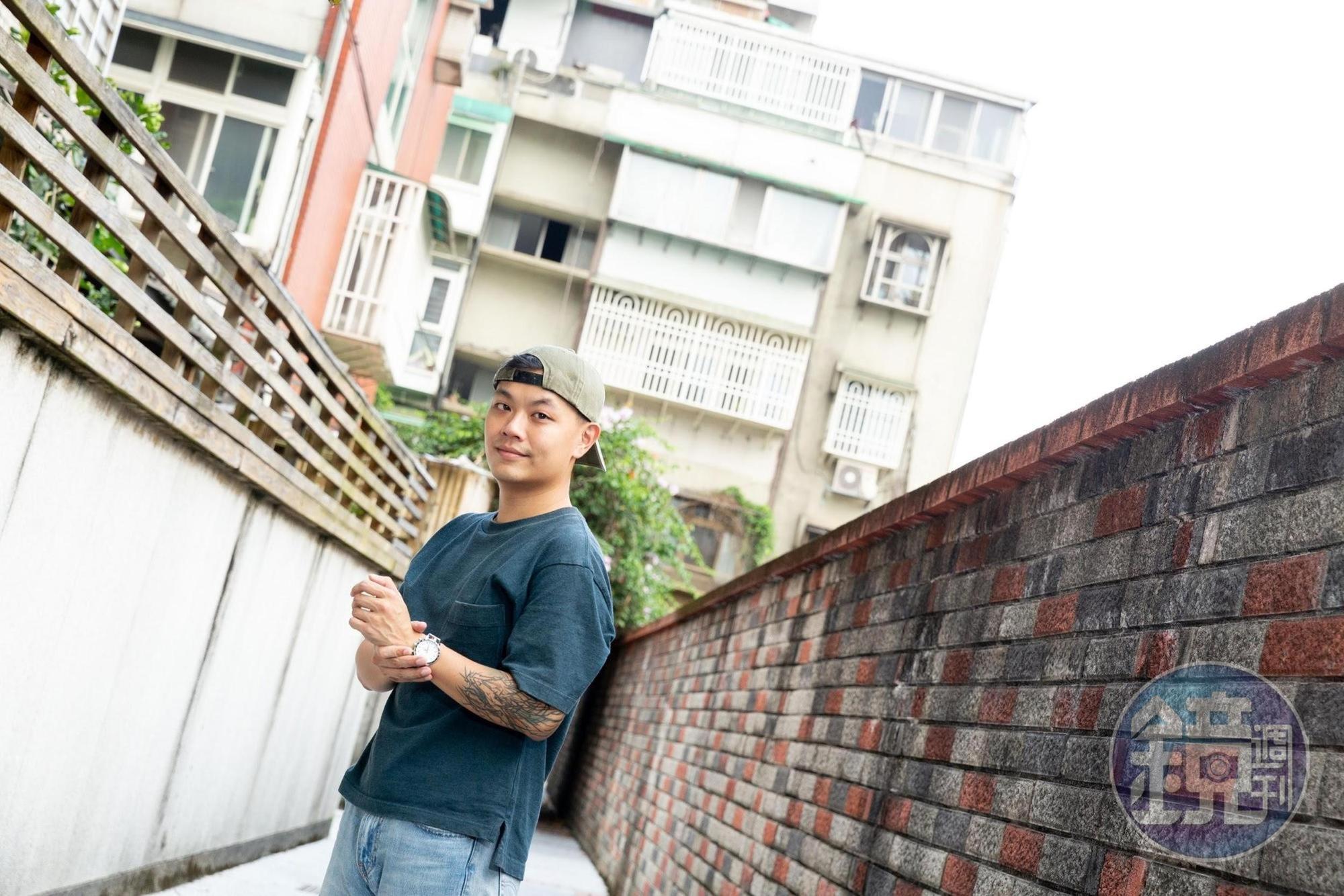 林龍吟拍攝《蚵豐村》以漁村為主題，反射個人經驗，也反思社會現象。