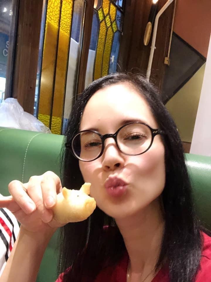 鄭艷麗如今消瘦的模樣,與當年有著天壤之別。(翻攝自鄭艷麗臉書)