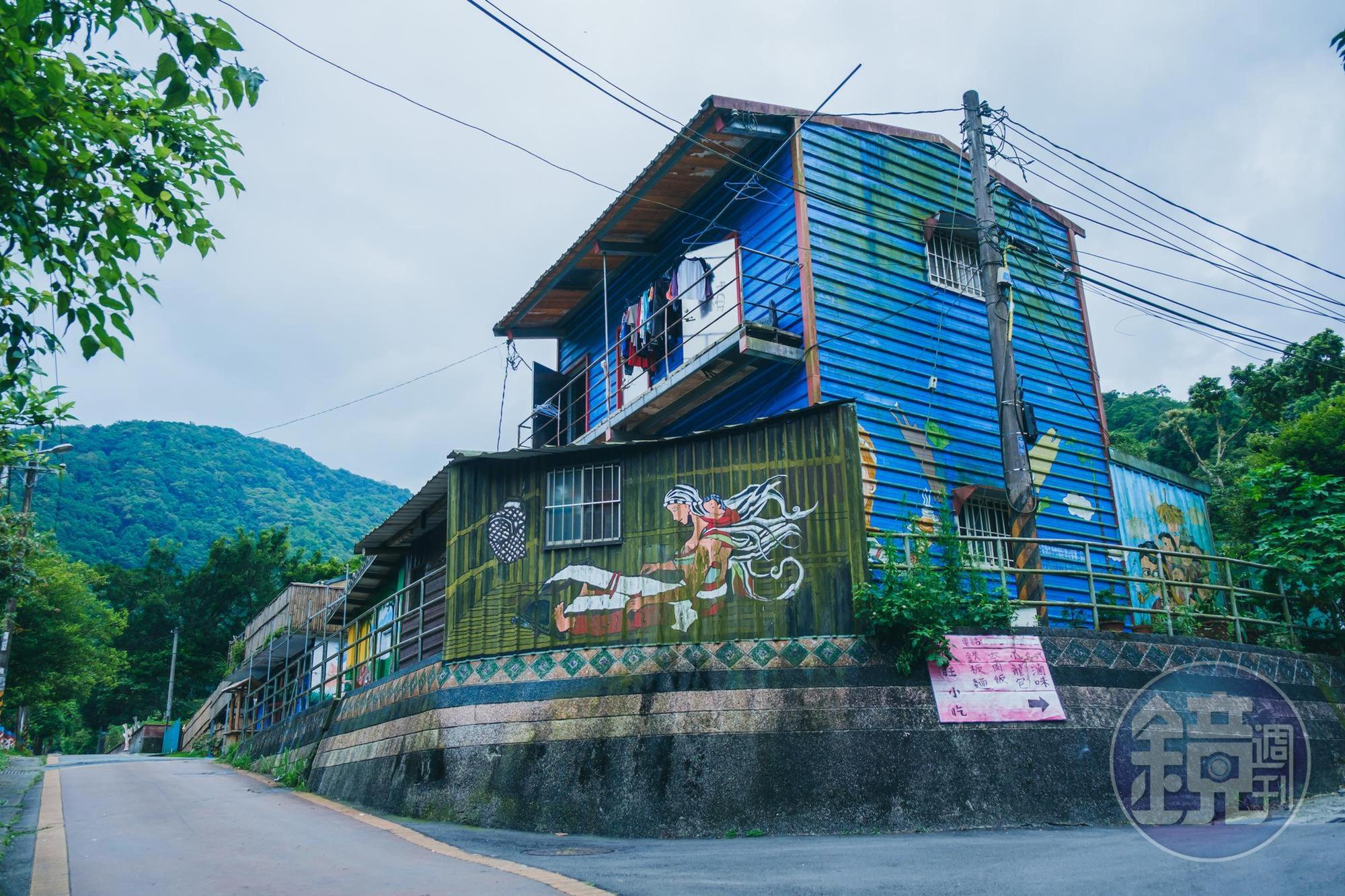 在大羅蘭溪旁就是福山部落區域居住區,可看到簡僕的部落生活型態,平日相當安靜,人煙稀少。