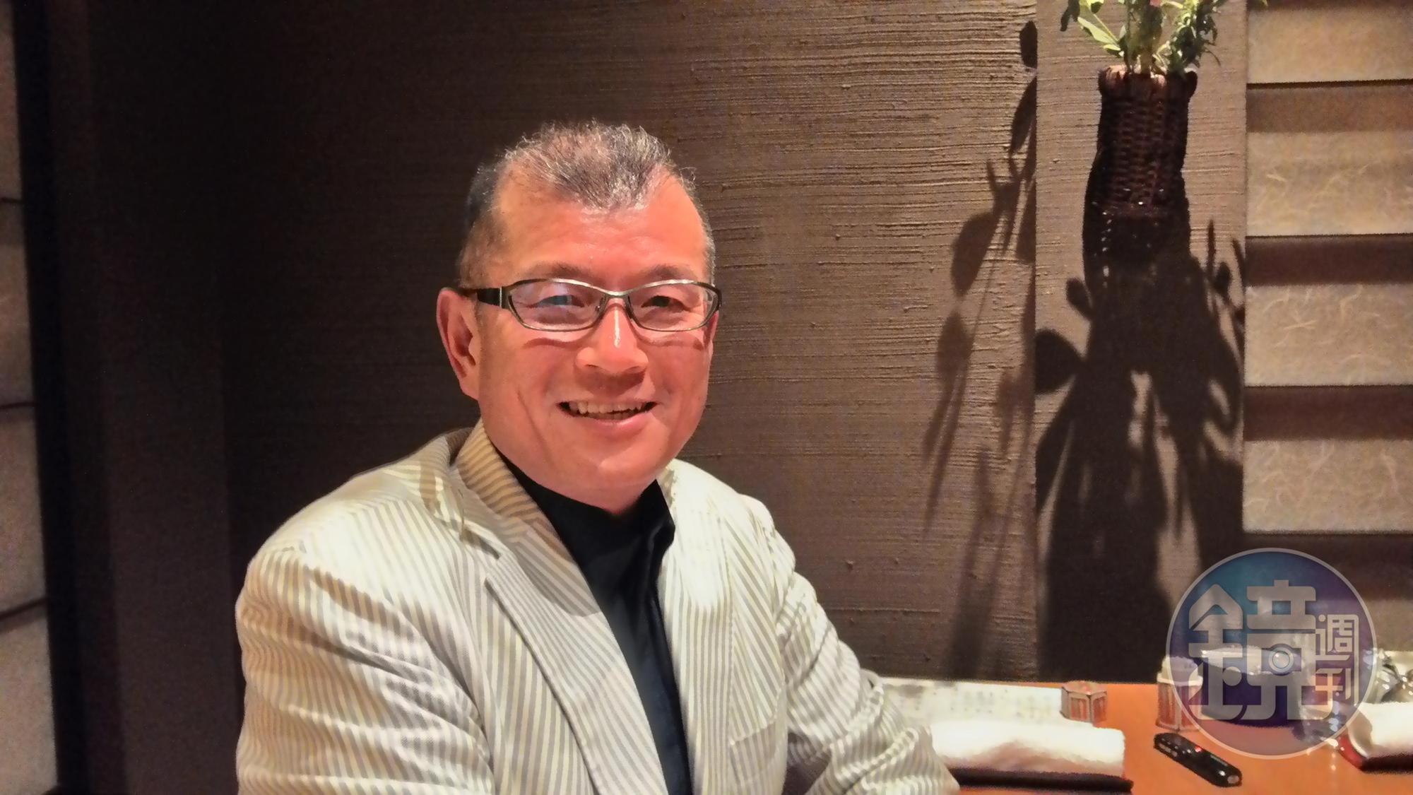 久坂部羊的小說主題因貼近當今日本的醫療問題，著重心理描寫，被譽為「最會講故事的醫生」。