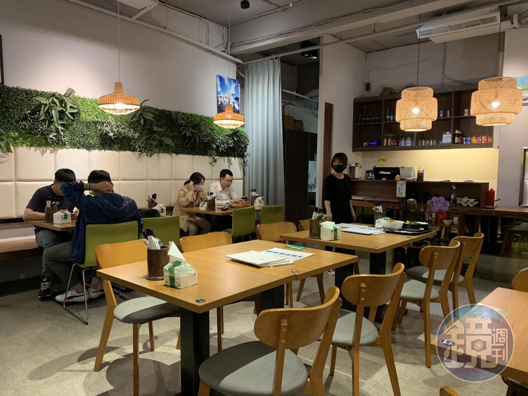 餐廳也改裝得很有氣氛。