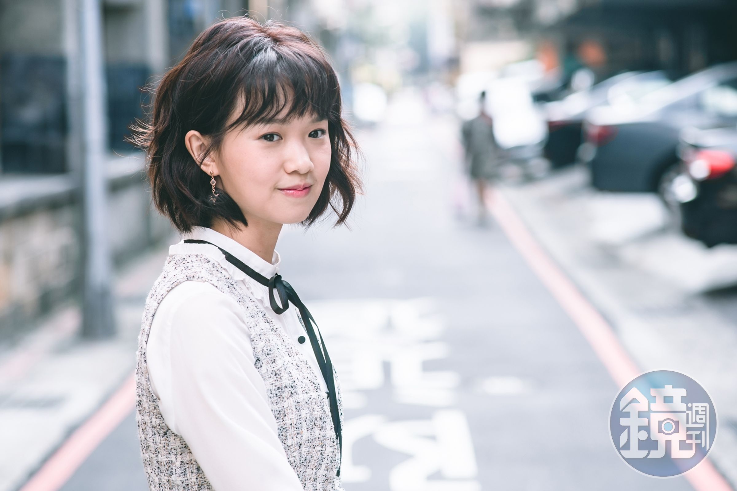 嚴正嵐為這部《老姑婆的古董老菜單》創作台語片尾曲〈滿星閃爍〉，播出後讓不少網友留言稱讚「好聽！」（華視提供）