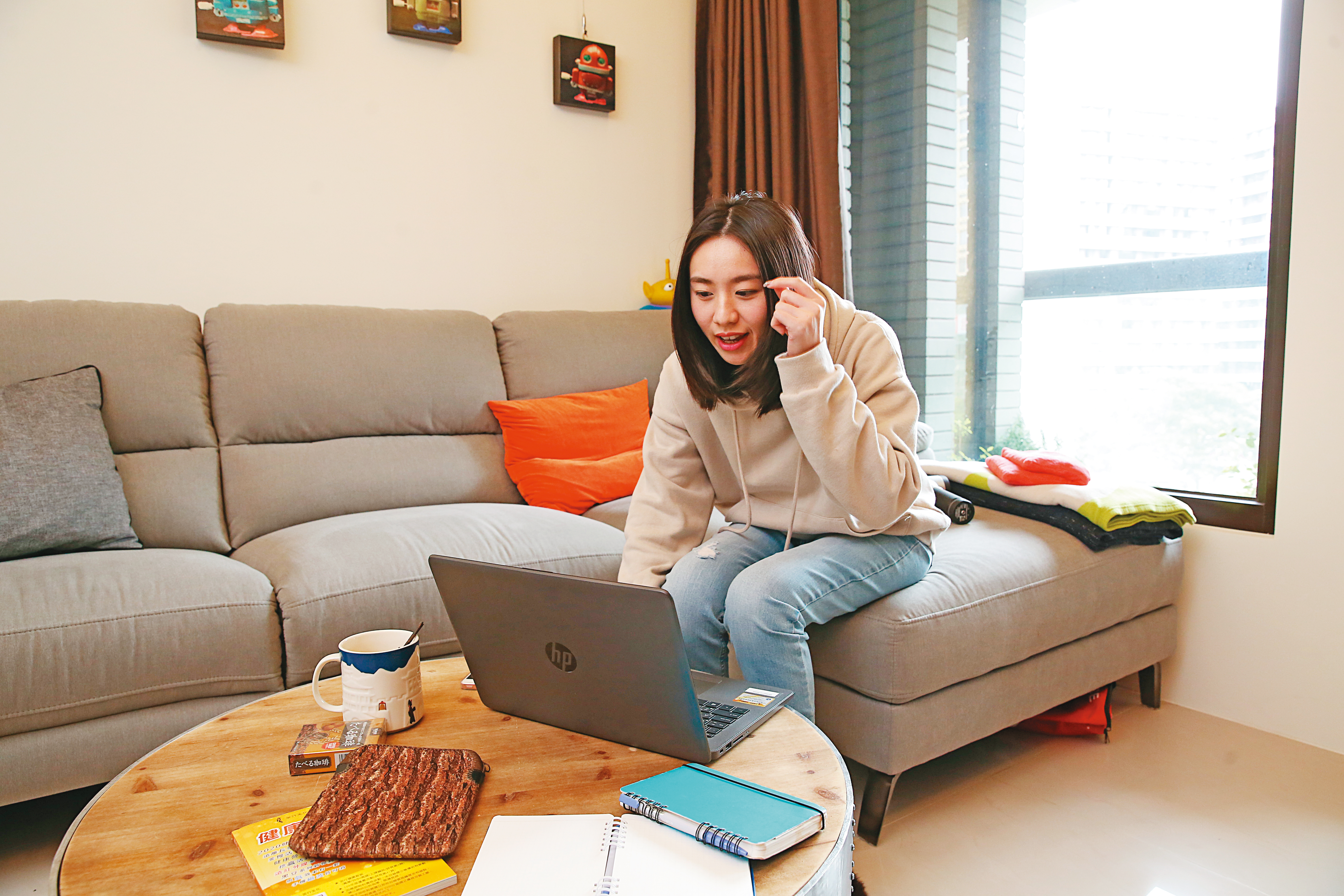 疫情升溫，在家辦公、線上會議等型態持續，雲端服務相關供應鏈成長趨勢不變。