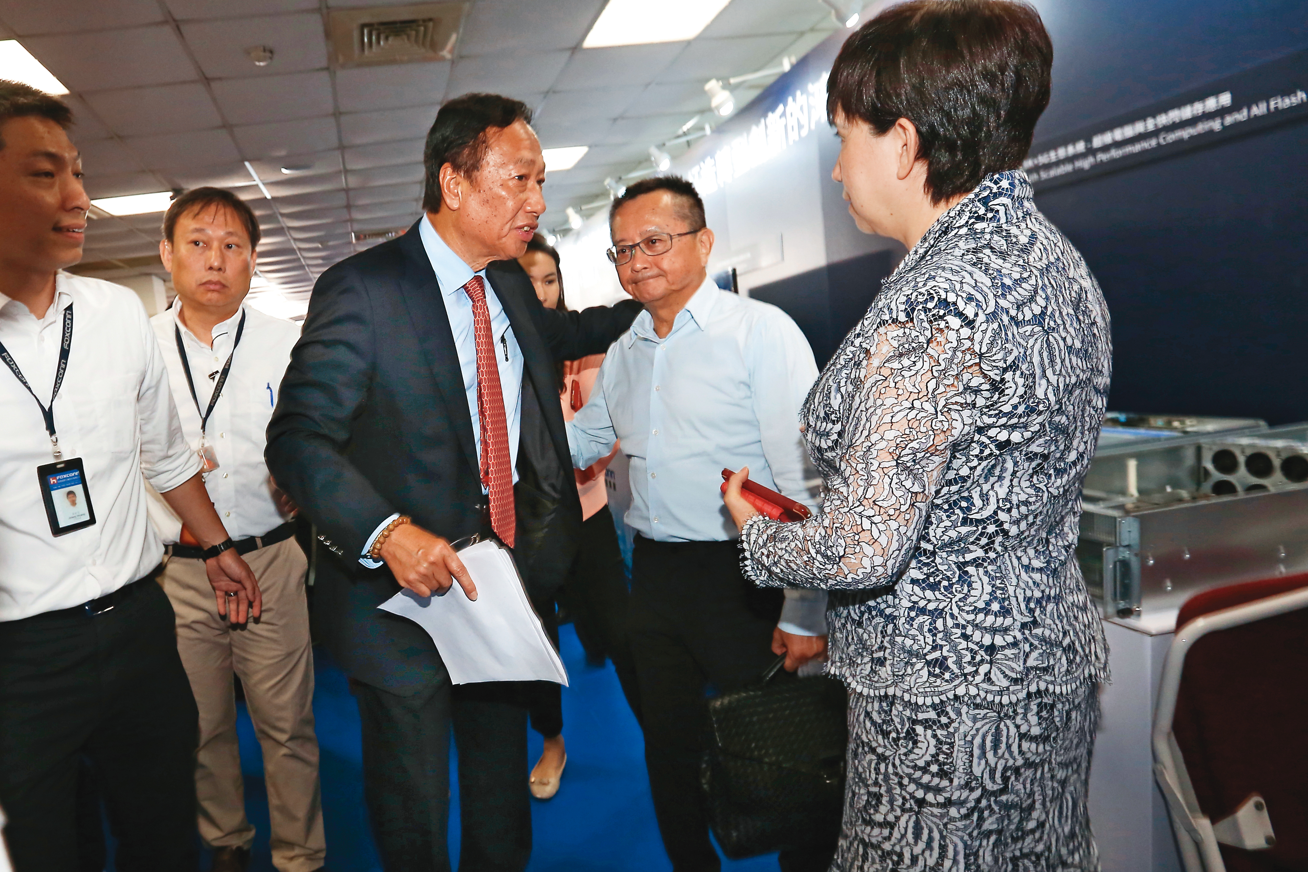 宋學仁（右）曾擔任鴻海董事，與鴻海創辦人郭台銘（左）頗有交情。