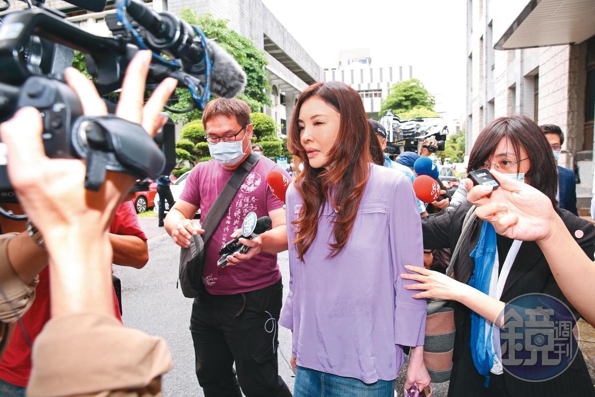何如芸與美侖飯店董事王敏錡針對離婚調解已開過5次庭,她堅持共同撫養權。(李鍾泉攝)